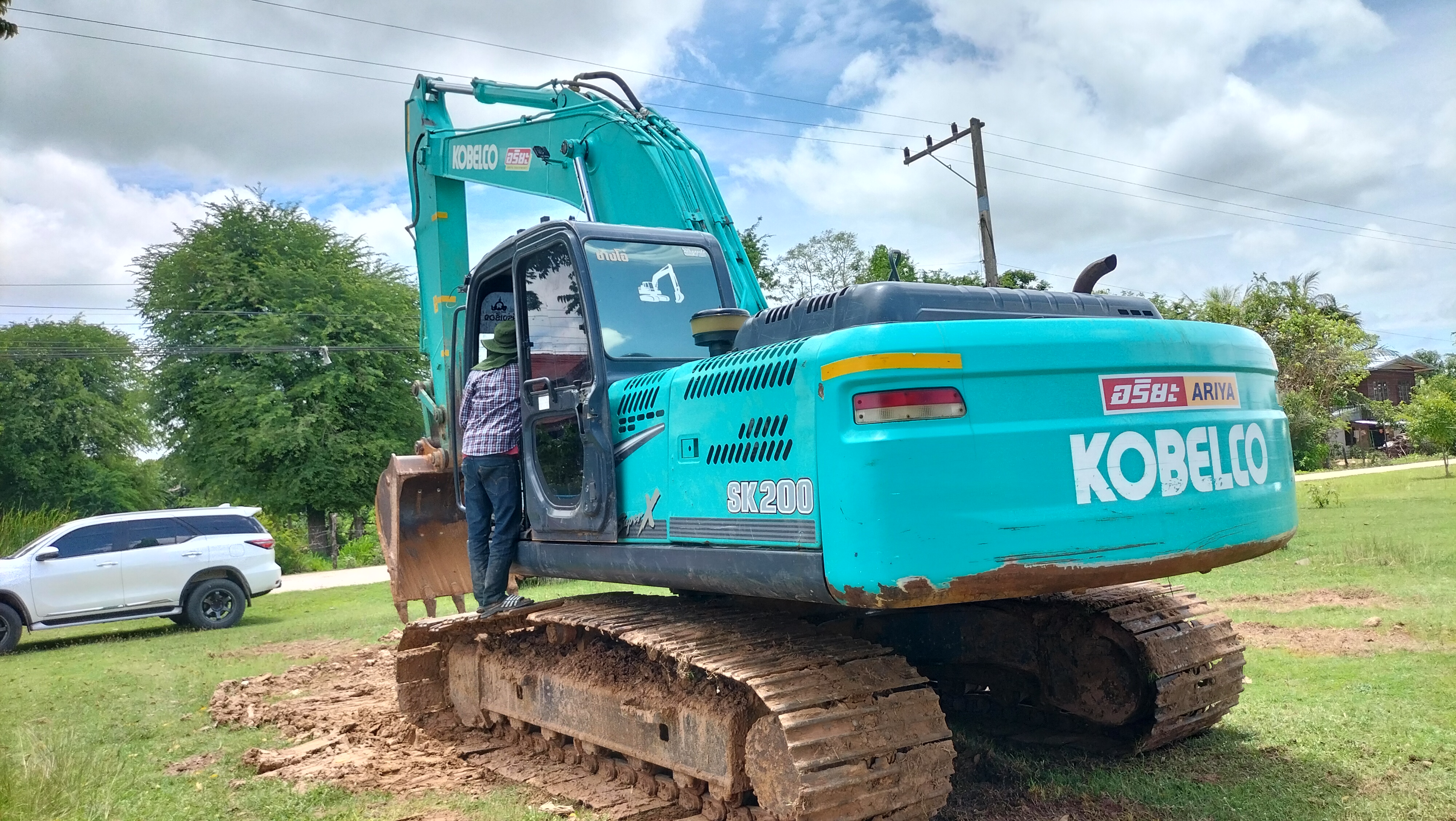 Vายราคา1,230,000บาท KOBELCO SK200 รุ่น8 YN12 เครื่องดี เอวแน่น รถสภาพสวยพร้อมใช้งาน ติดต่อสอบถาม  08