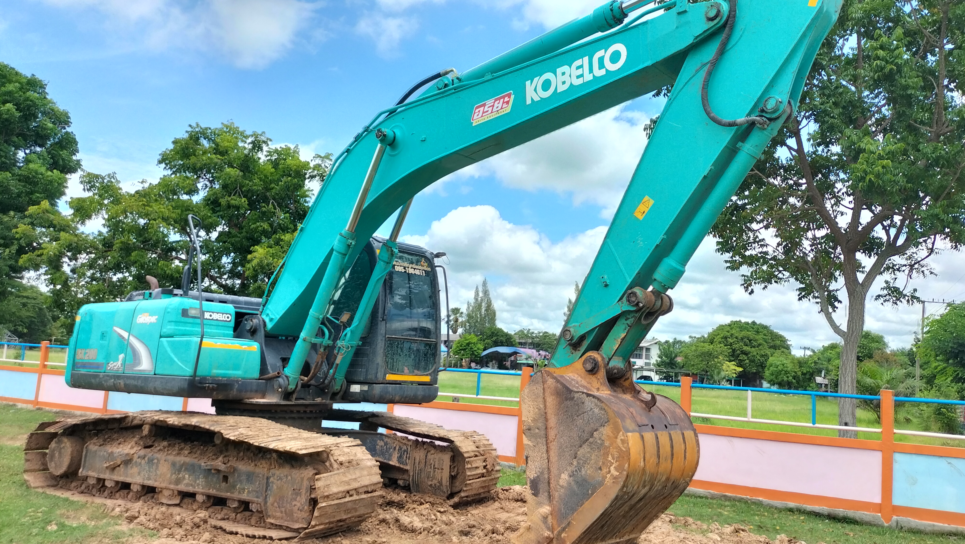 Vายราคา1,230,000บาท KOBELCO SK200 รุ่น8 YN12 เครื่องดี เอวแน่น รถสภาพสวยพร้อมใช้งาน ติดต่อสอบถาม 08 Vายราคา1,230,000บาท KOBELCO SK200 รุ่น8 YN12 เครื่องดี เอวแน่น รถสภาพสวยพร้อมใช้งาน ติดต่อสอบถาม 08