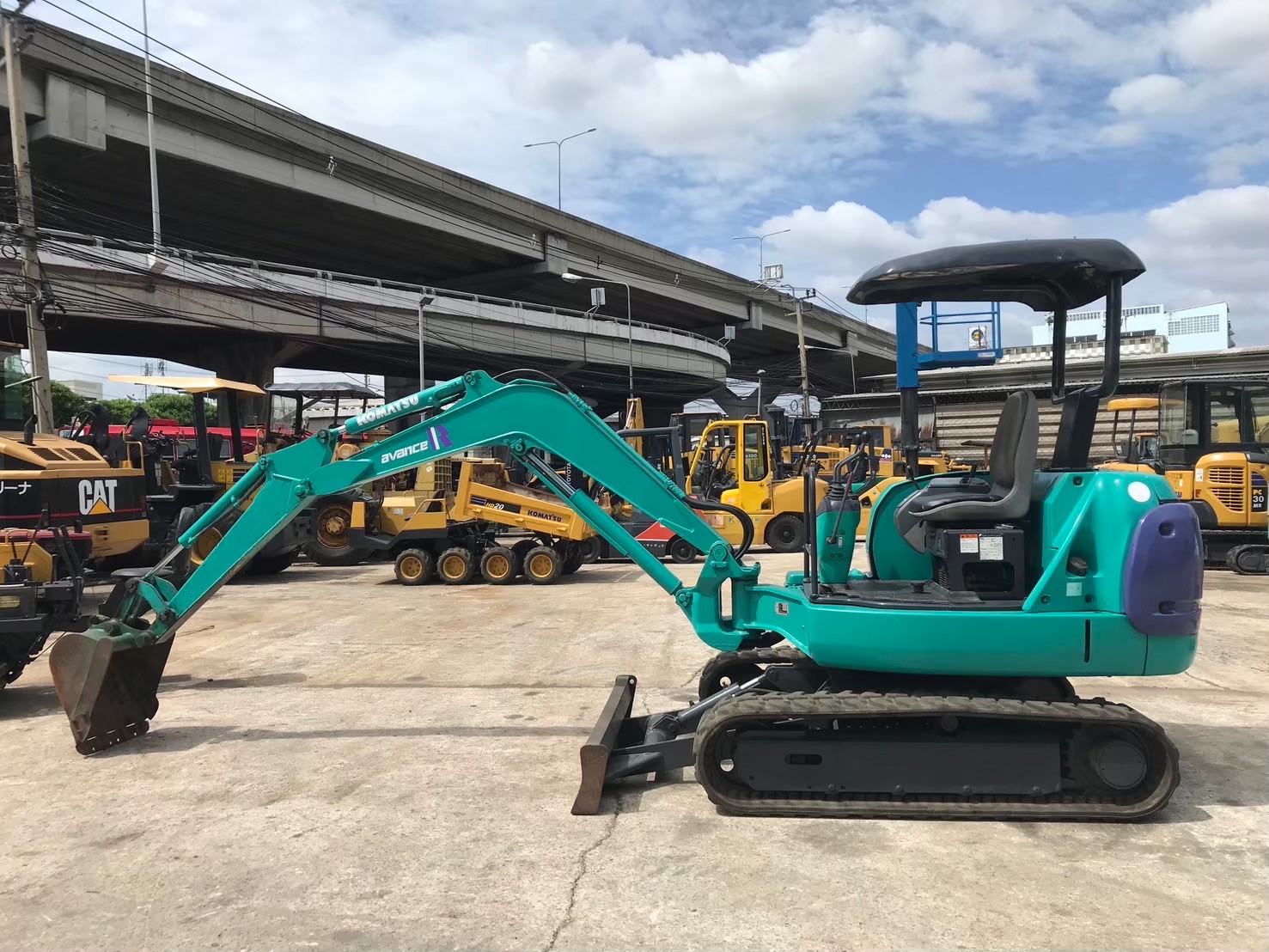 ขาย รถแบคโฮ ขนาด 3 ตัน KOMATSU มือสองจากญี่ปุ่น 🇯🇵 รถไม่เคยใช้งานในไทย PC27R-8 ☎ ครีม 065-88-444-00 | Line id: @sangenjp | www.sangenjp.com