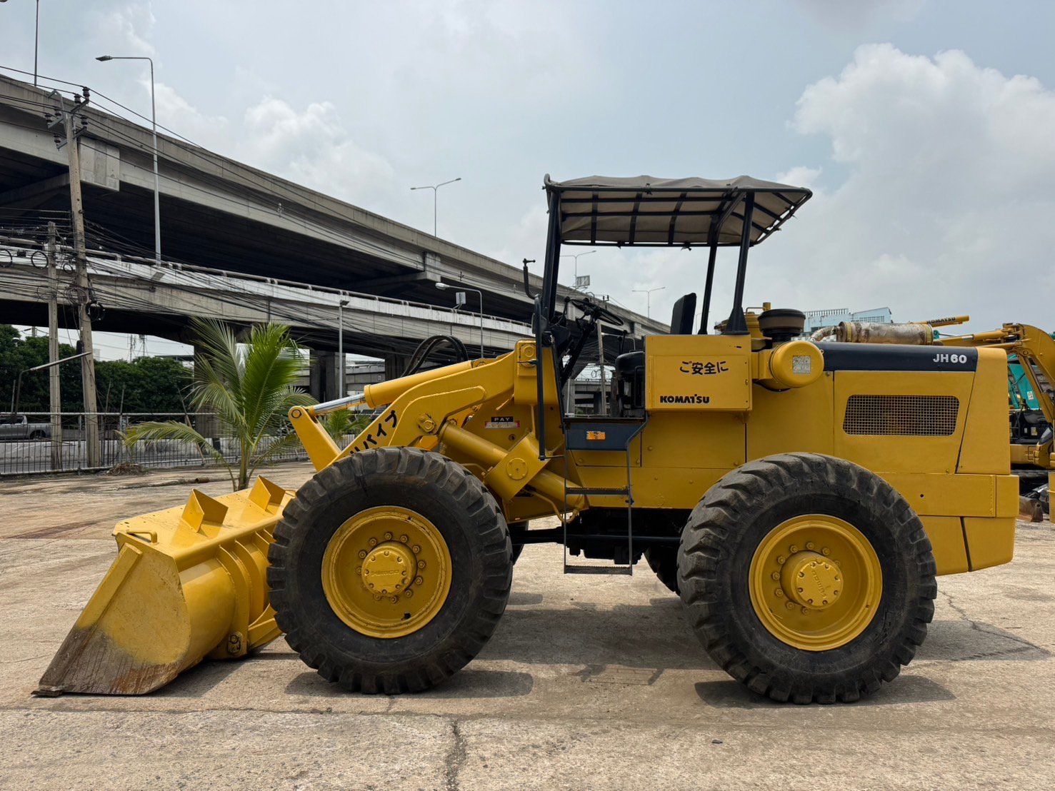 ขาย รถตัก 1.5 คิว เอวอ่อน มือสองจากญี่ปุ่น KOMATSU JH60 🇯🇵 ☎ ครีม 065-88-444-00 | Line id: @sangen ขาย รถตัก 1.5 คิว เอวอ่อน มือสองจากญี่ปุ่น KOMATSU JH60 🇯🇵 ☎ ครีม 065-88-444-00 | Line id: @sangen