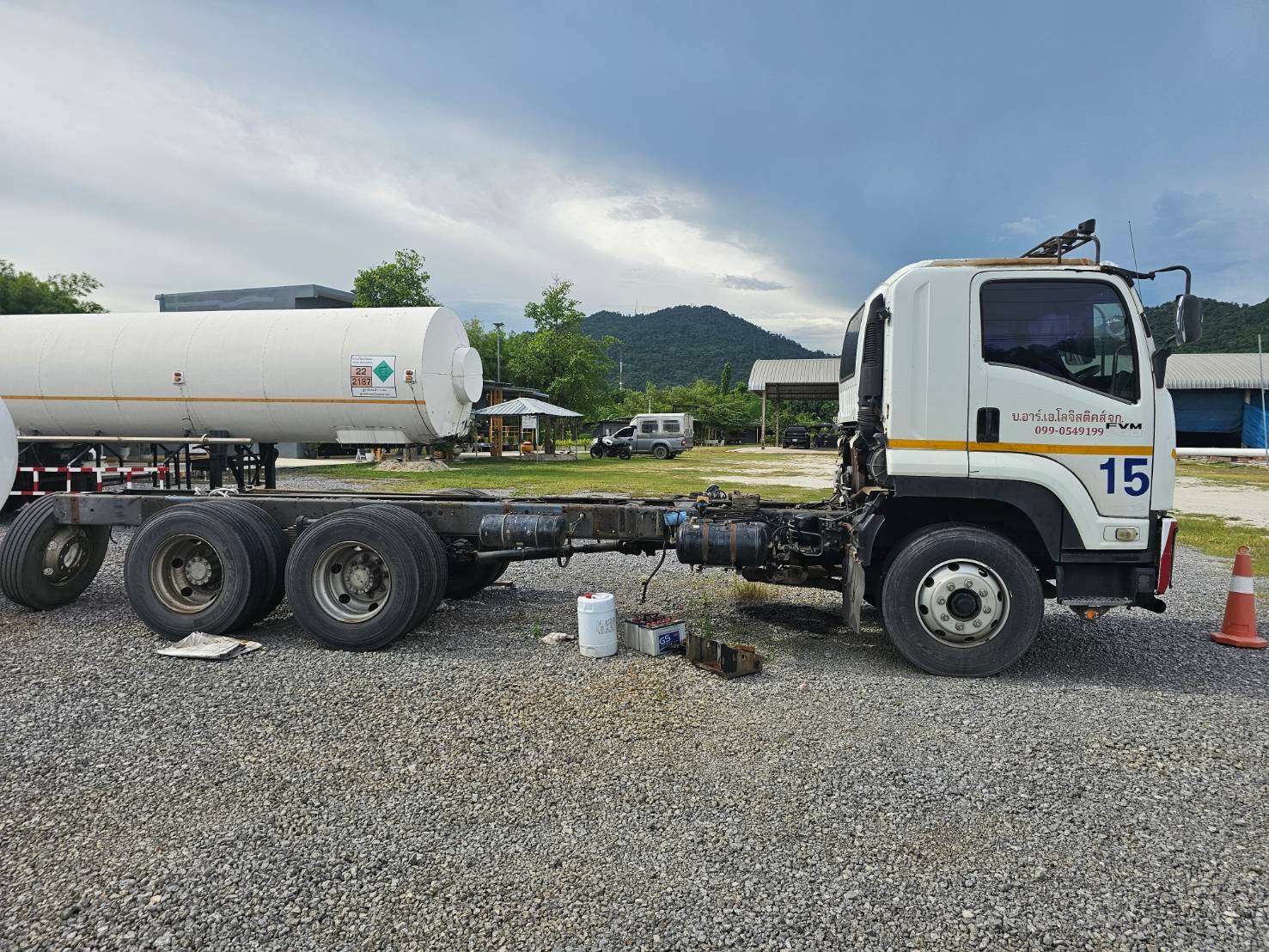 รถบรรทุก 10 ล้อ เพลาเดียว ISUZU FVM240