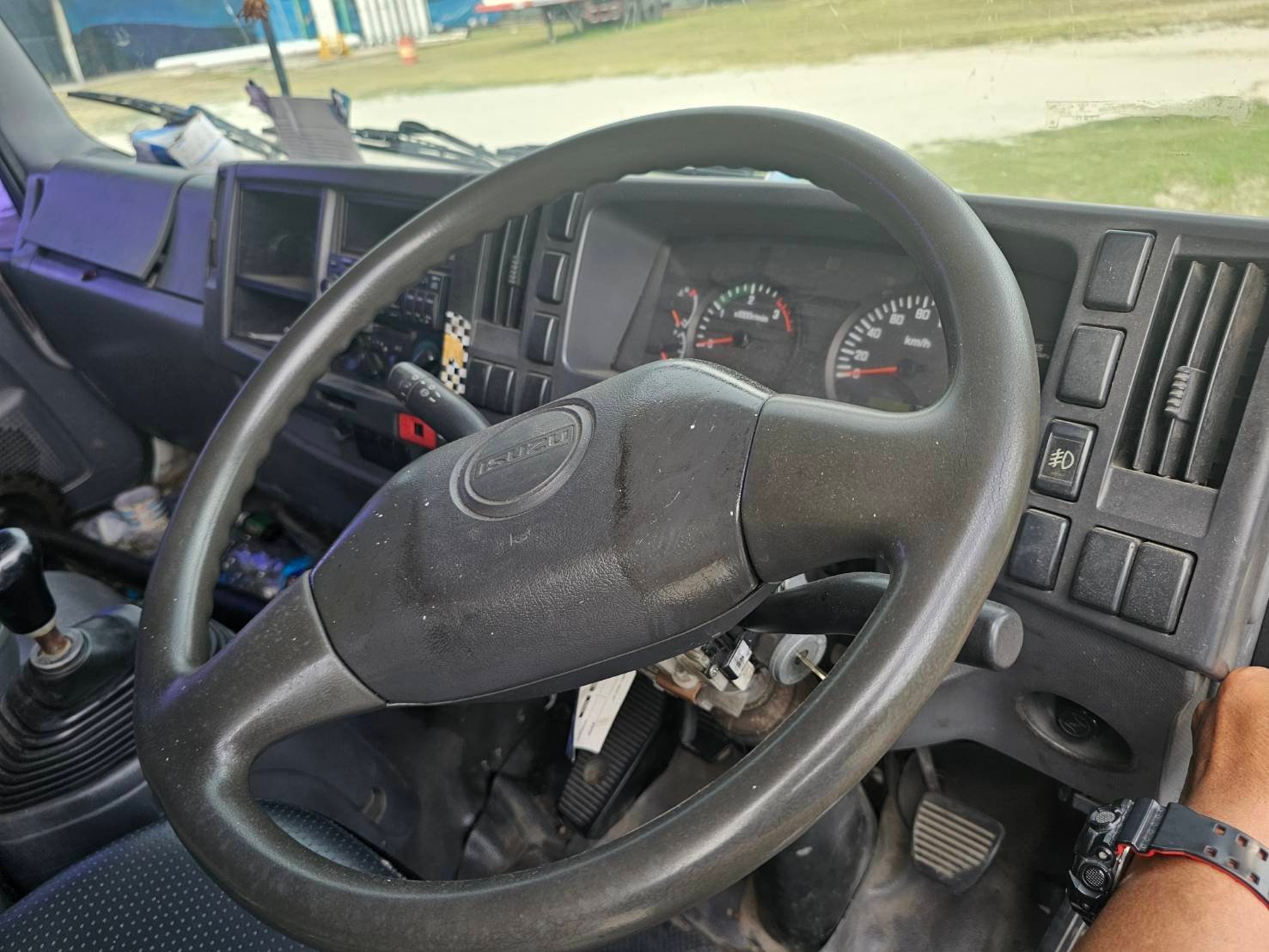 รถบรรทุก 10 ล้อ เพลาเดียว ISUZU FVM240