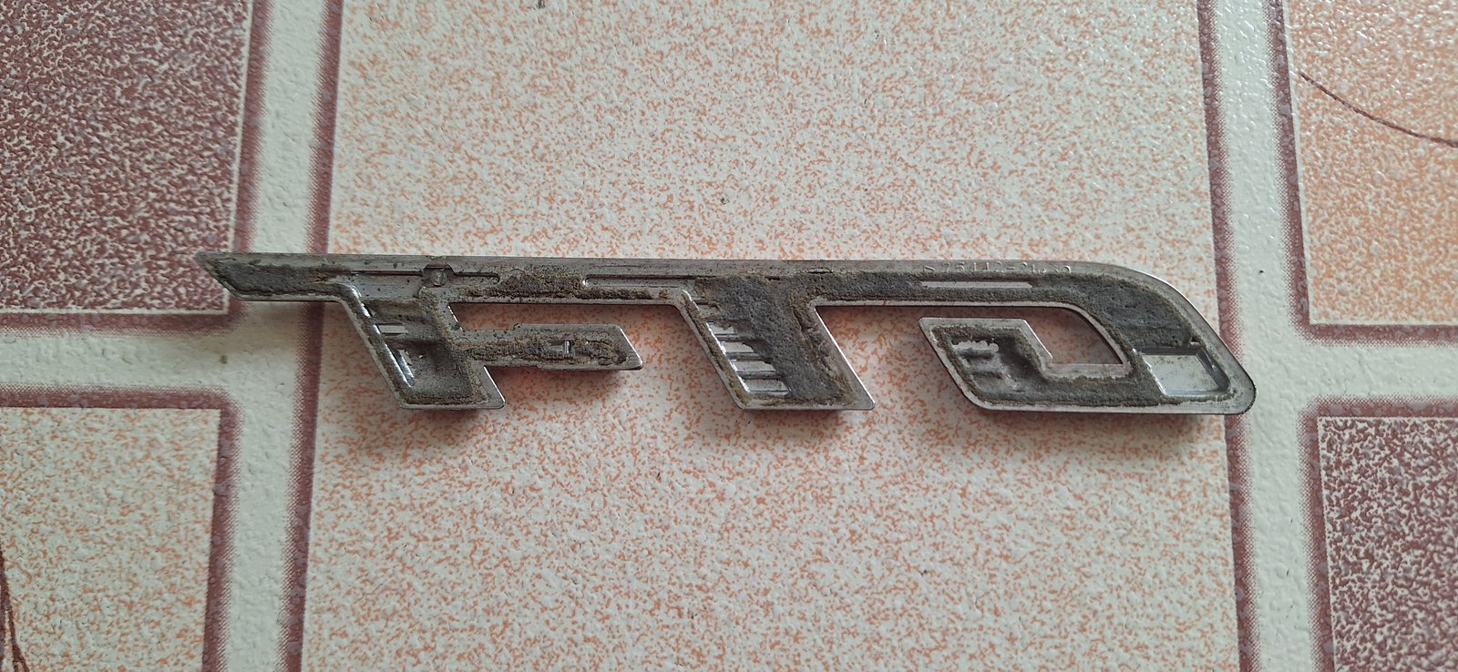 เพลทโลโก้ GT-T แท้ มือสองญี่ปุ่น ขนาด 2.4 × 16 เซนติเมตร