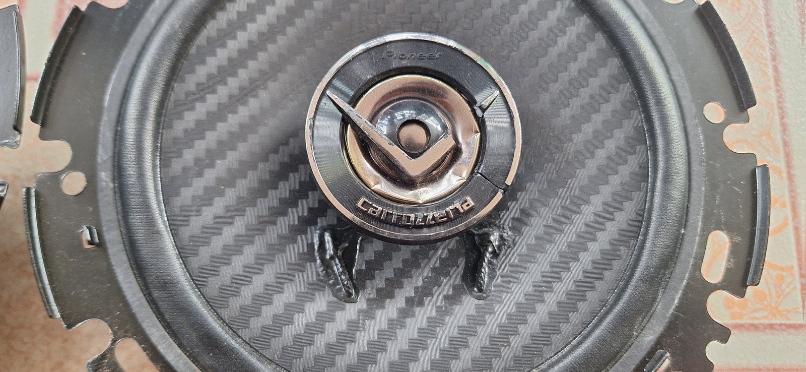 ดอกลำโพงติดรถยนต์ Pioneer ขนาด 6นิ้ว แกนร่วมสองทาง 160W ดอกลำโพงติดรถยนต์ Pioneer ขนาด 6นิ้ว แกนร่วมสองทาง 160W