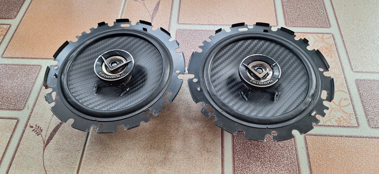 ดอกลำโพงติดรถยนต์ Pioneer ขนาด 6นิ้ว แกนร่วมสองทาง 160W ดอกลำโพงติดรถยนต์ Pioneer ขนาด 6นิ้ว แกนร่วมสองทาง 160W