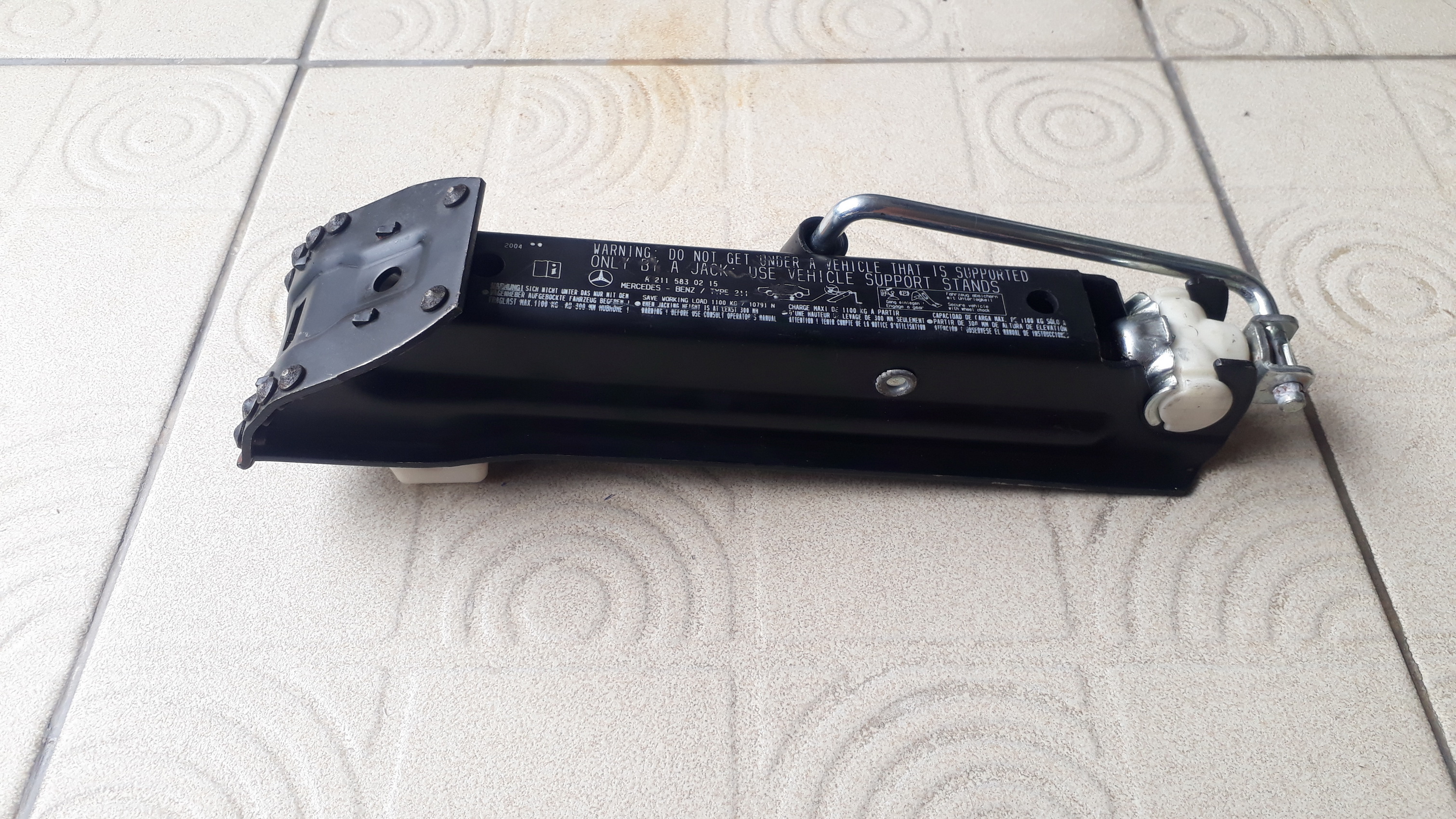 แม่แรง ติดรถ BENZ W211 S211 แท้