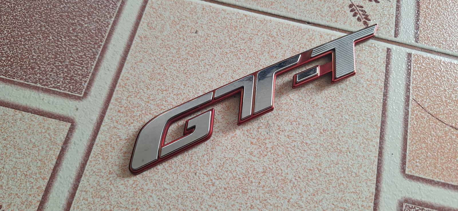 เพลทโลโก้ GT-T แท้ มือสองญี่ปุ่น ขนาด 2.4 × 16 เซนติเมตร