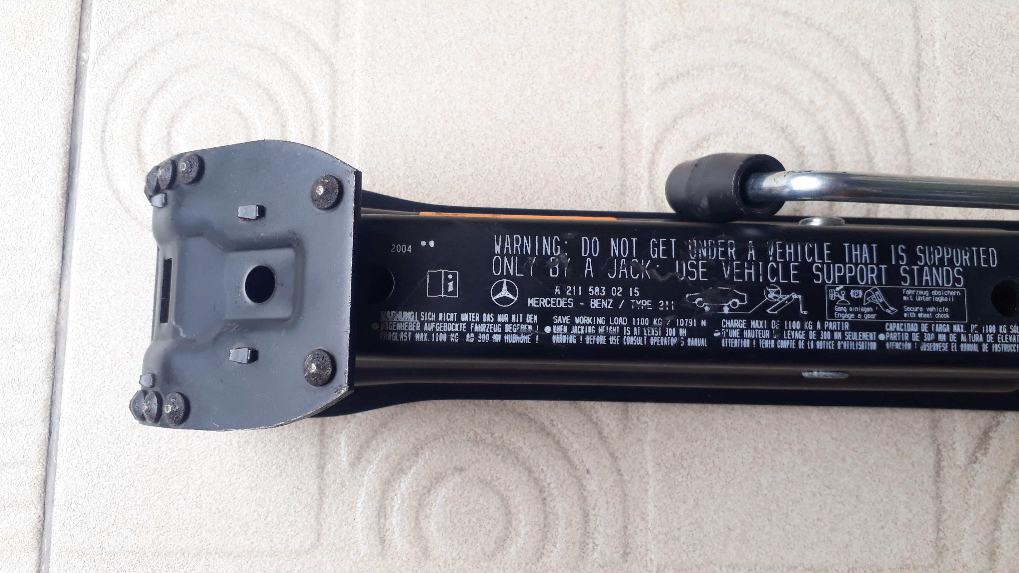 แม่แรง ติดรถ BENZ W211 S211 แท้