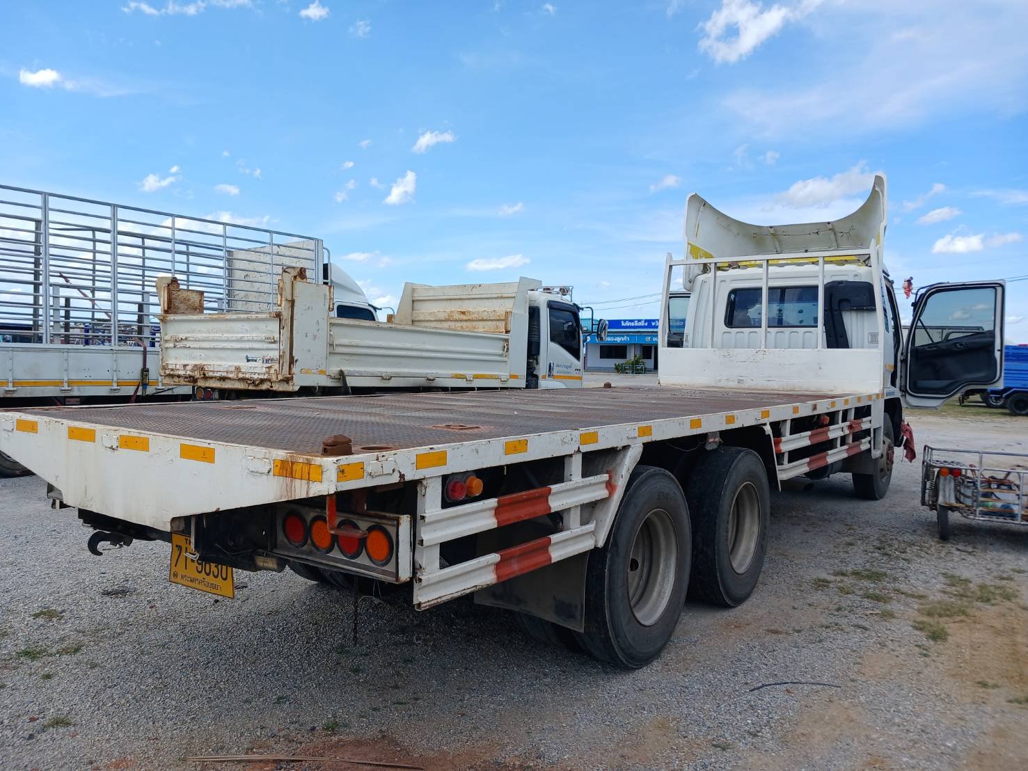 MITSU FUSO พื้นเรียบ ปี 55 =270 แรง เกียร์ 10 สปีด