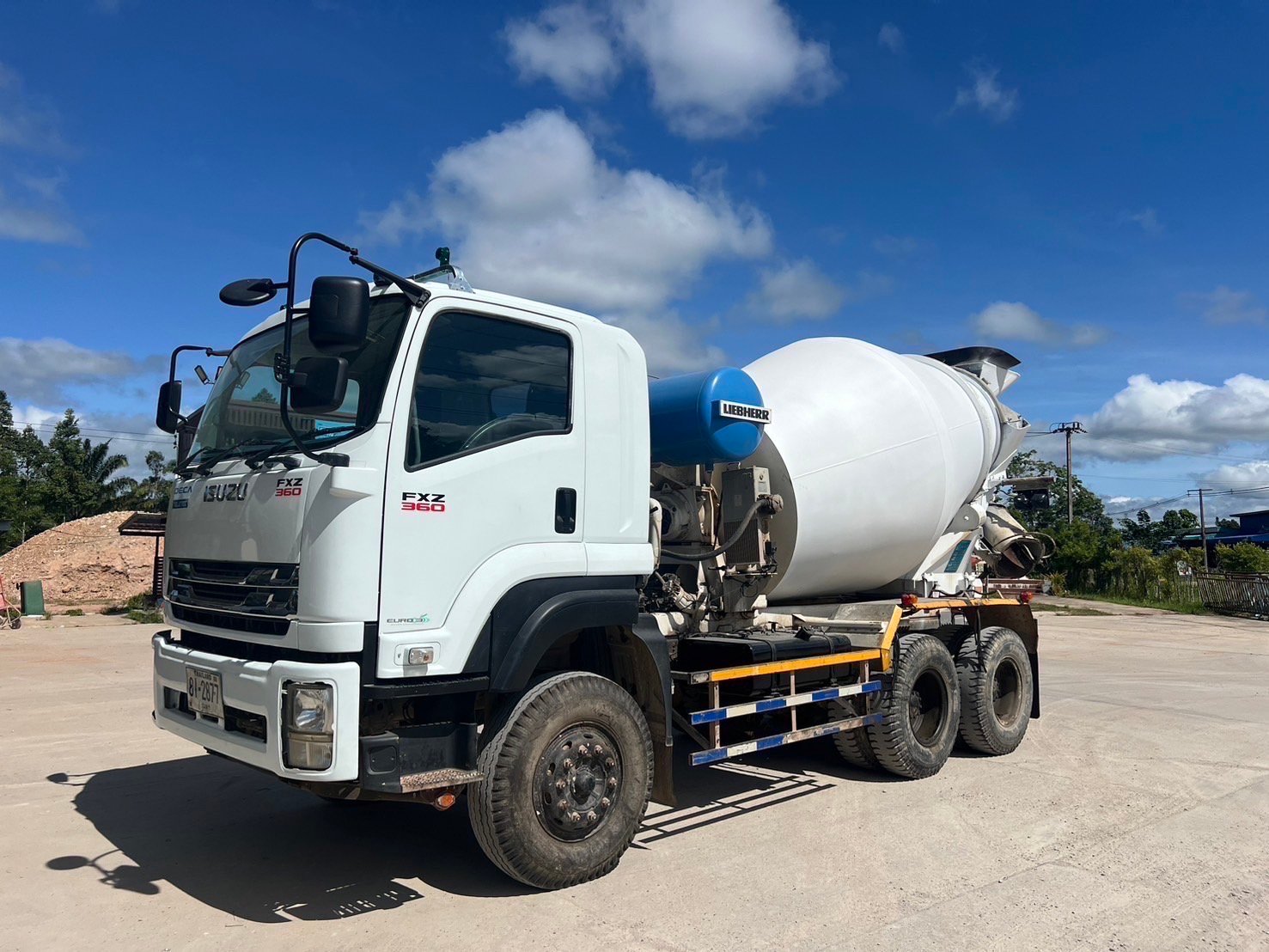รถบรรทุก 10 ล้อ โม่ผสมปูน 2 เพลา ISUZU FXZ360 แรงม้า ปี61 รถบรรทุก 10 ล้อ โม่ผสมปูน 2 เพลา ISUZU FXZ360 แรงม้า ปี61