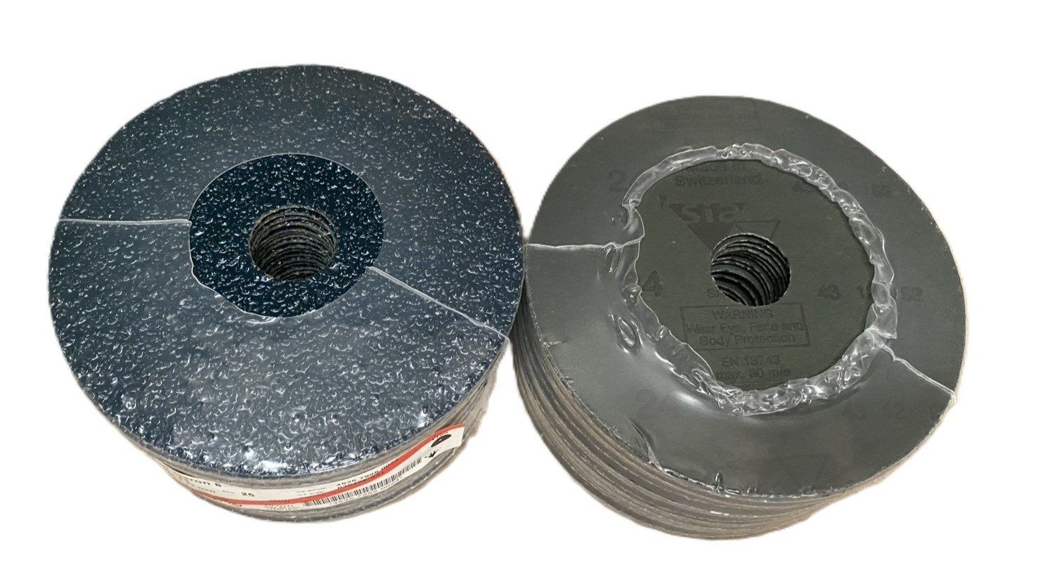 CLEARANCE SALE Fiber disc กลมสีน้ำเงินหลังแข็ง DIA. 125 MM. รู 22 MM.