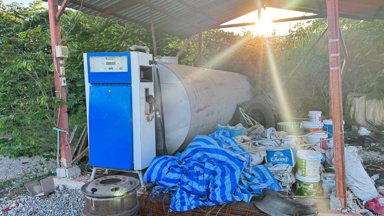 ขายถังน้ำมัน 9000 ลิตรพร้อมหัวจ่าย ขายถังน้ำมัน 9000 ลิตรพร้อมหัวจ่าย