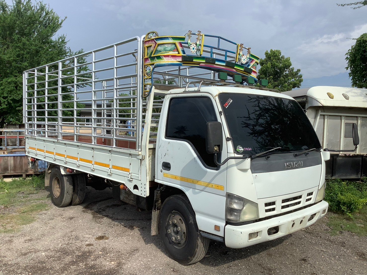 ISUZU NPR 130 แรง ยูโร2 ปี49 รถคอก ราคา 360,000 บาท ISUZU NPR 130 แรง ยูโร2 ปี49 รถคอก ราคา 360,000 บาท