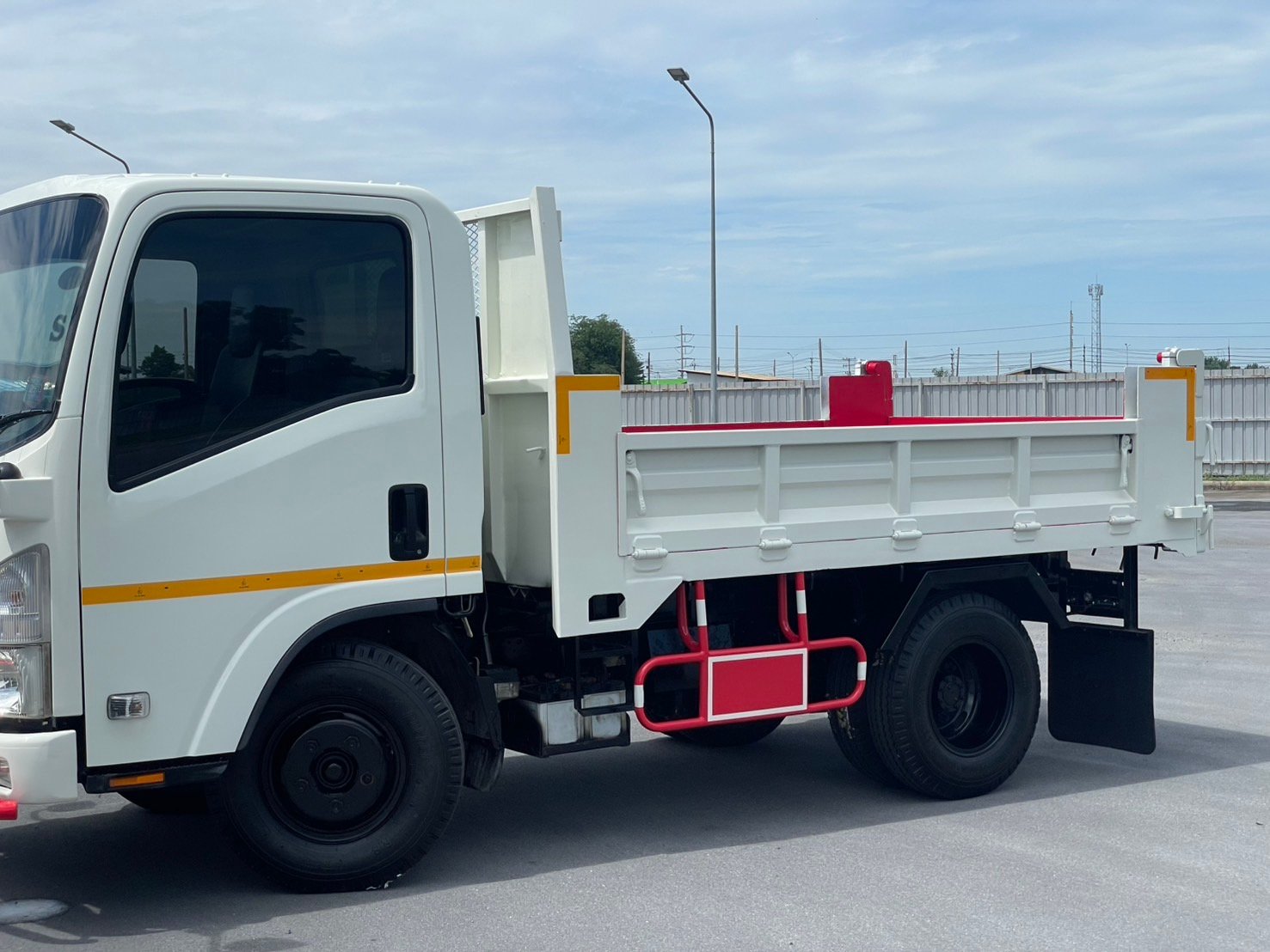 🚚 NMR130 มือสอง ต่อกระบะดั้ม รถปี 62 ราคาเบาๆ 670,000 บาท