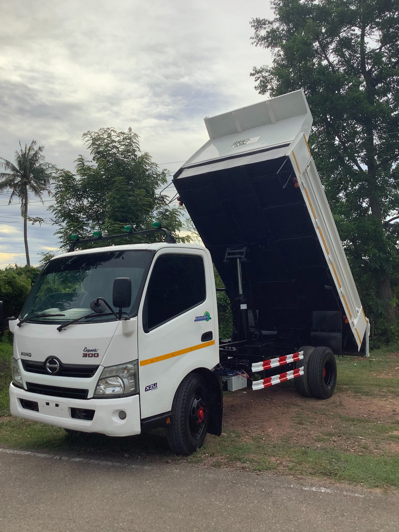 Hino 6 ล้อดูโอ้150แรง(ดั้มสามมิตร)ยูโร3 ปี58 ราคา 560,000 บาท Hino 6 ล้อดูโอ้150แรง(ดั้มสามมิตร)ยูโร3 ปี58 ราคา 560,000 บาท