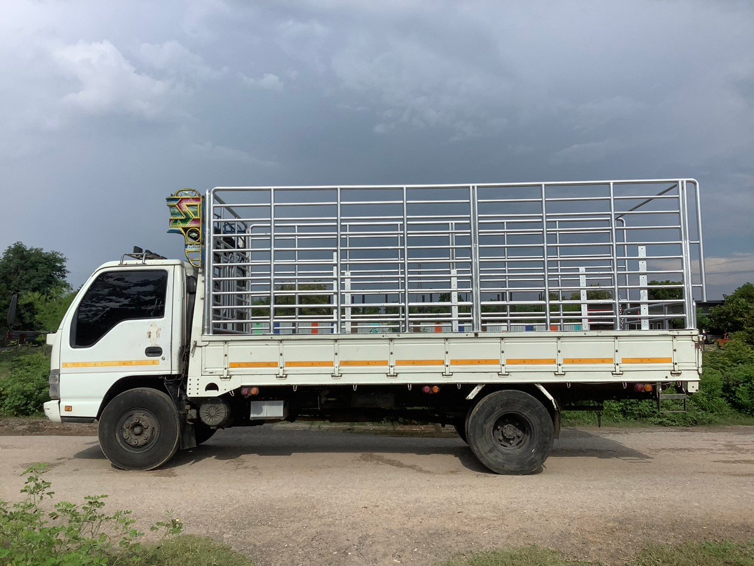 ISUZU NPR 130 แรง ยูโร2 ปี49 รถคอก  ราคา 360,000 บาท