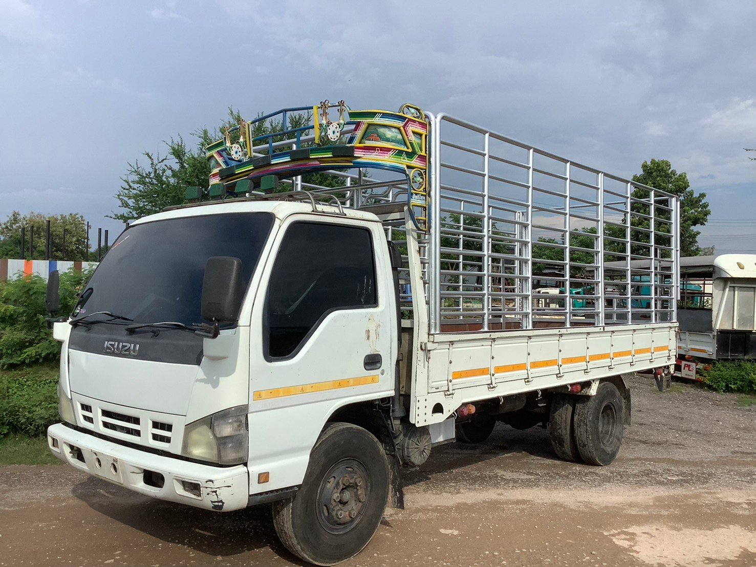 ISUZU NPR 130 แรง ยูโร2 ปี49 รถคอก ราคา 360,000 บาท ISUZU NPR 130 แรง ยูโร2 ปี49 รถคอก ราคา 360,000 บาท