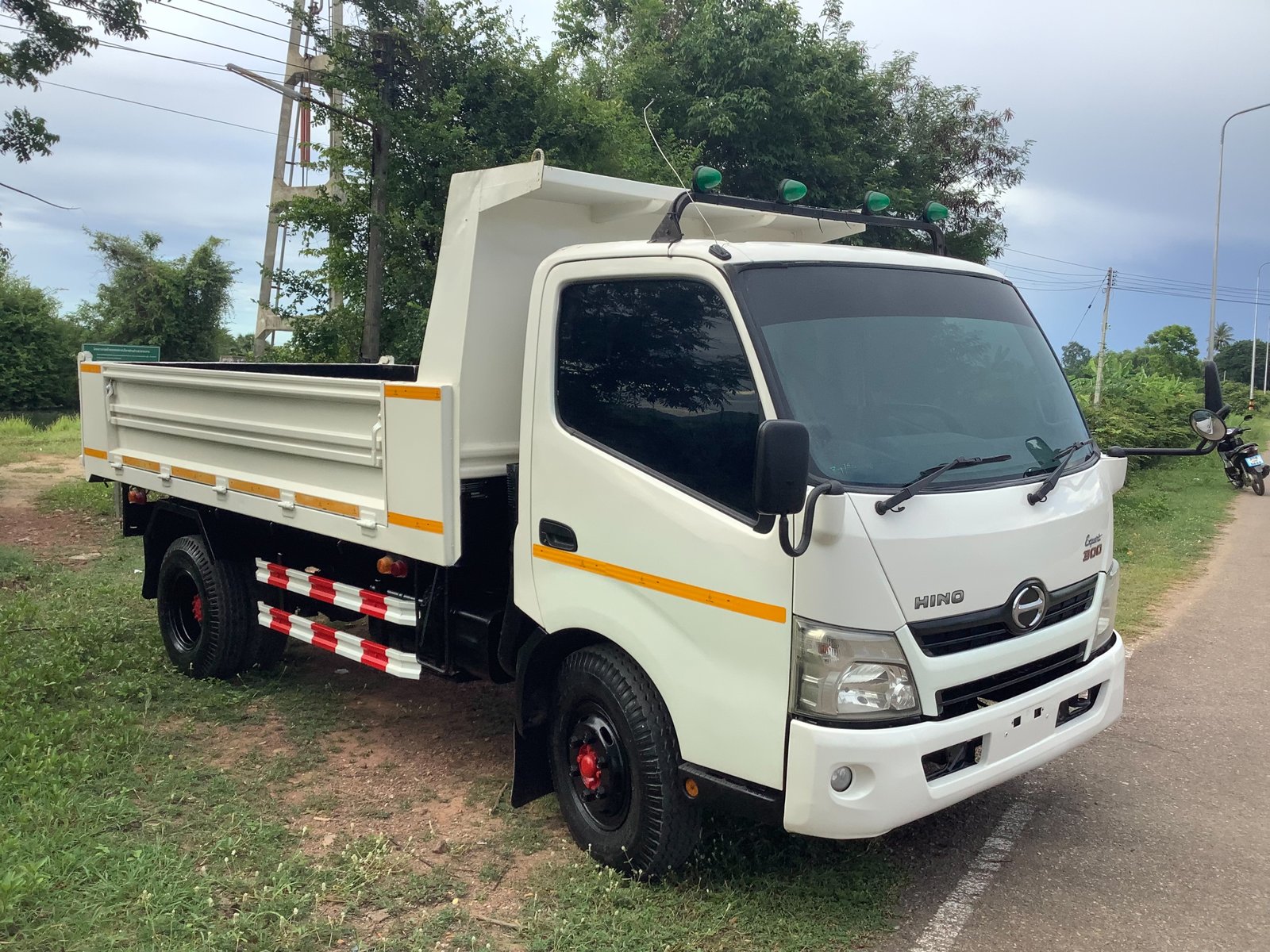 Hino 6 ล้อดูโอ้150แรง(ดั้มสามมิตร)ยูโร3 ปี58 ราคา 560,000 บาท Hino 6 ล้อดูโอ้150แรง(ดั้มสามมิตร)ยูโร3 ปี58 ราคา 560,000 บาท