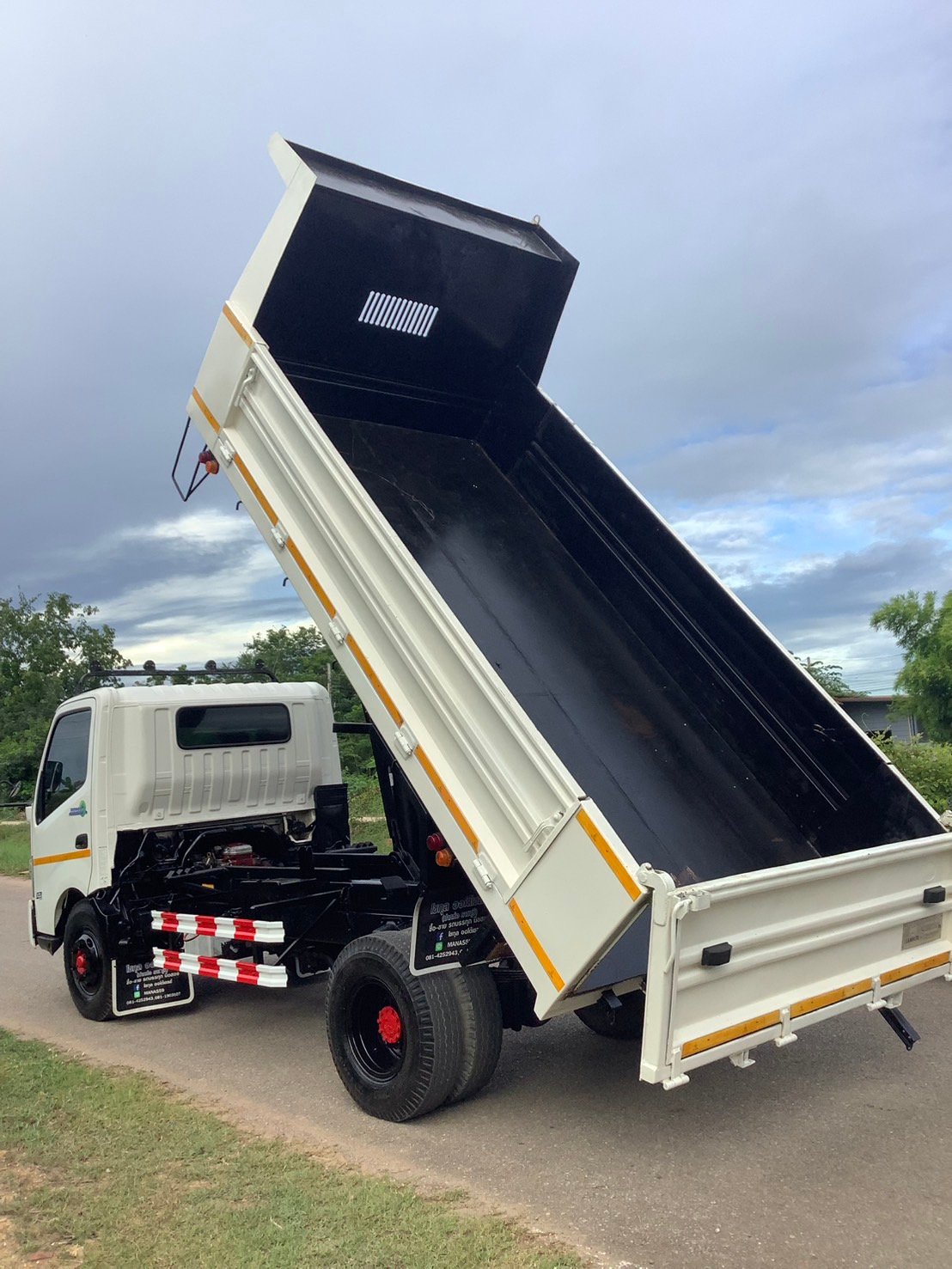 Hino 6 ล้อดูโอ้150แรง(ดั้มสามมิตร)ยูโร3 ปี58 ราคา 560,000 บาท