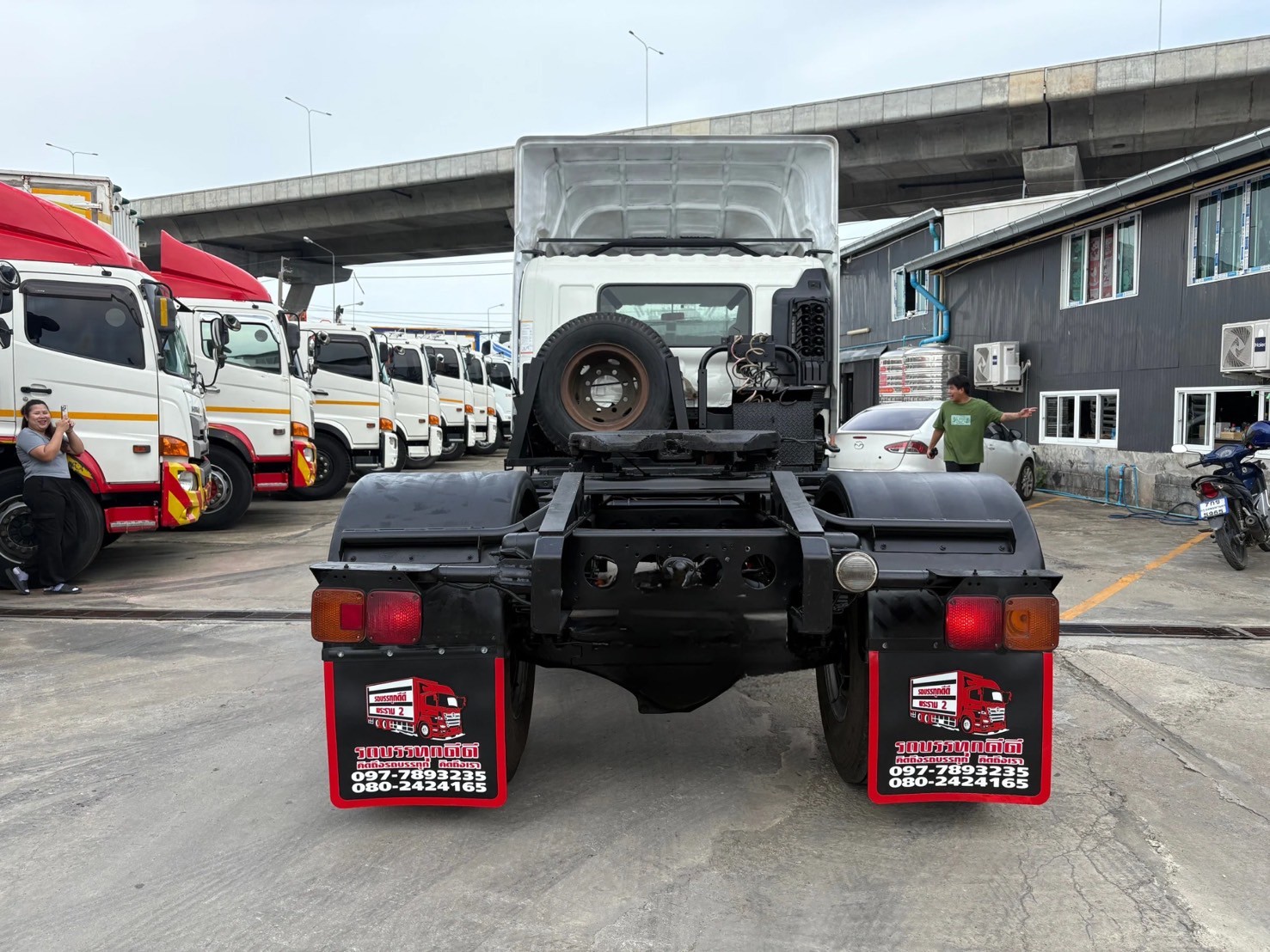 หัวลาก Hino 6 ล้อ FG8J 212 ปี 55 ราคา 650,000 บาท หัวลาก Hino 6 ล้อ FG8J 212 ปี 55 ราคา 650,000 บาท