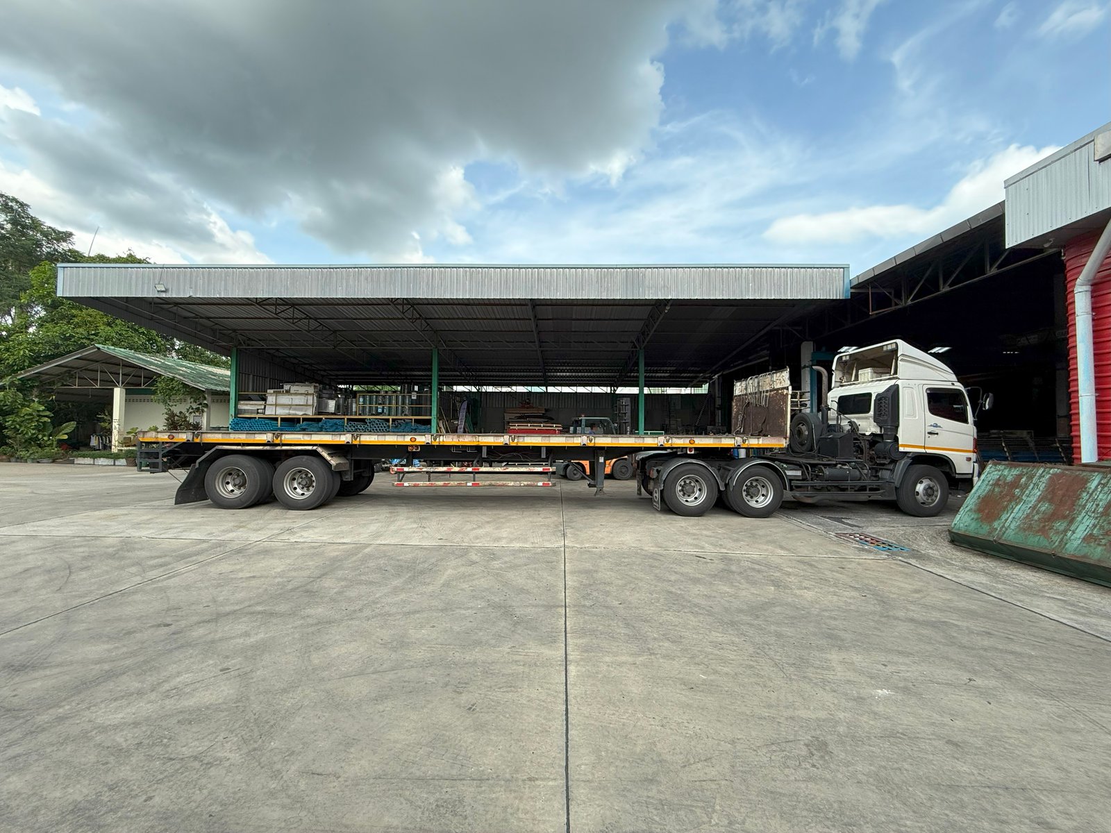 ขายด่วน ! สิบล้อหัวลาก HINO FM2PKPA ปี 47 พร้อมพ่วงพื้นเรียบ SAMMIT
