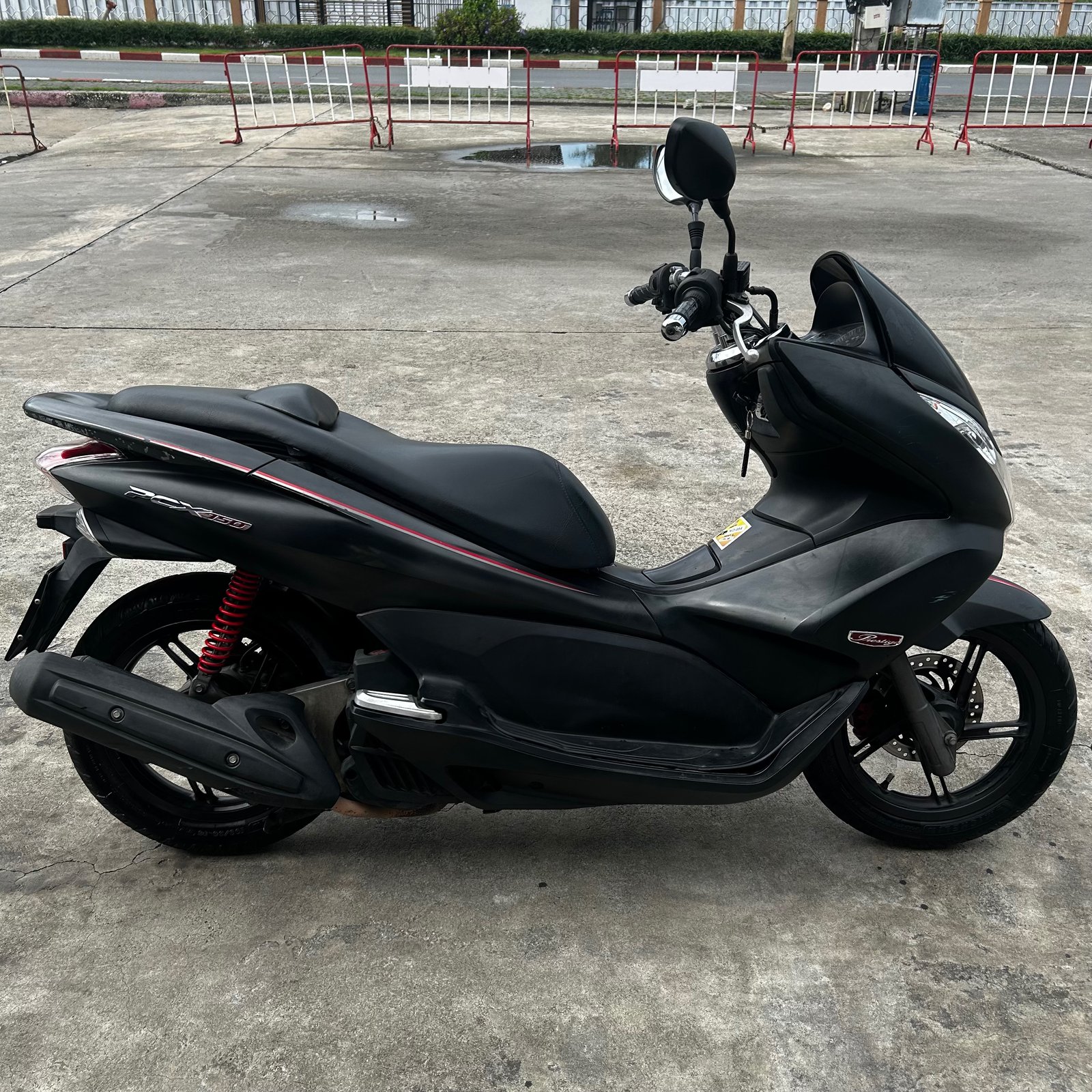 รถมอเตอร์ไซค์ pcx150cc ปี2013 สีดำ รถมอเตอร์ไซค์ pcx150cc ปี2013 สีดำ