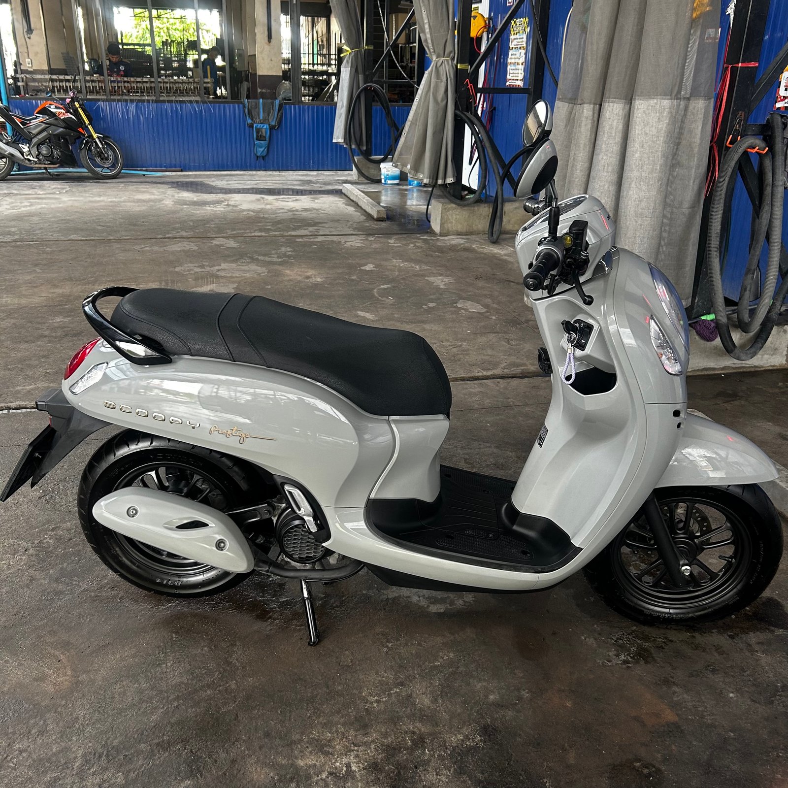 รถมอเตอร์ไซค์ Scoopy ปี2024 สีเทา รถมอเตอร์ไซค์ Scoopy ปี2024 สีเทา