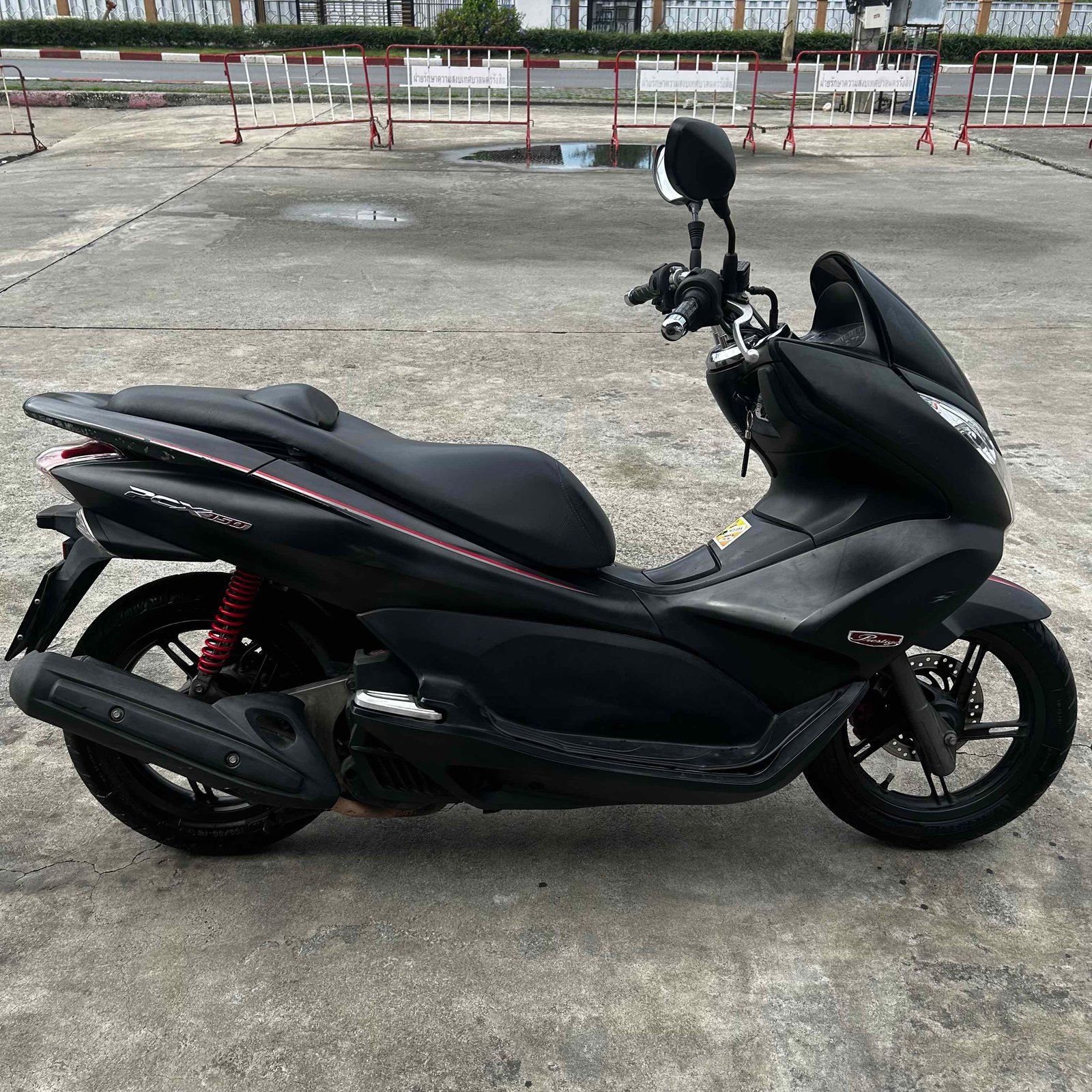รถมอเตอร์ไซค์ pcx150cc ปี2013 สีดำ รถมอเตอร์ไซค์ pcx150cc ปี2013 สีดำ
