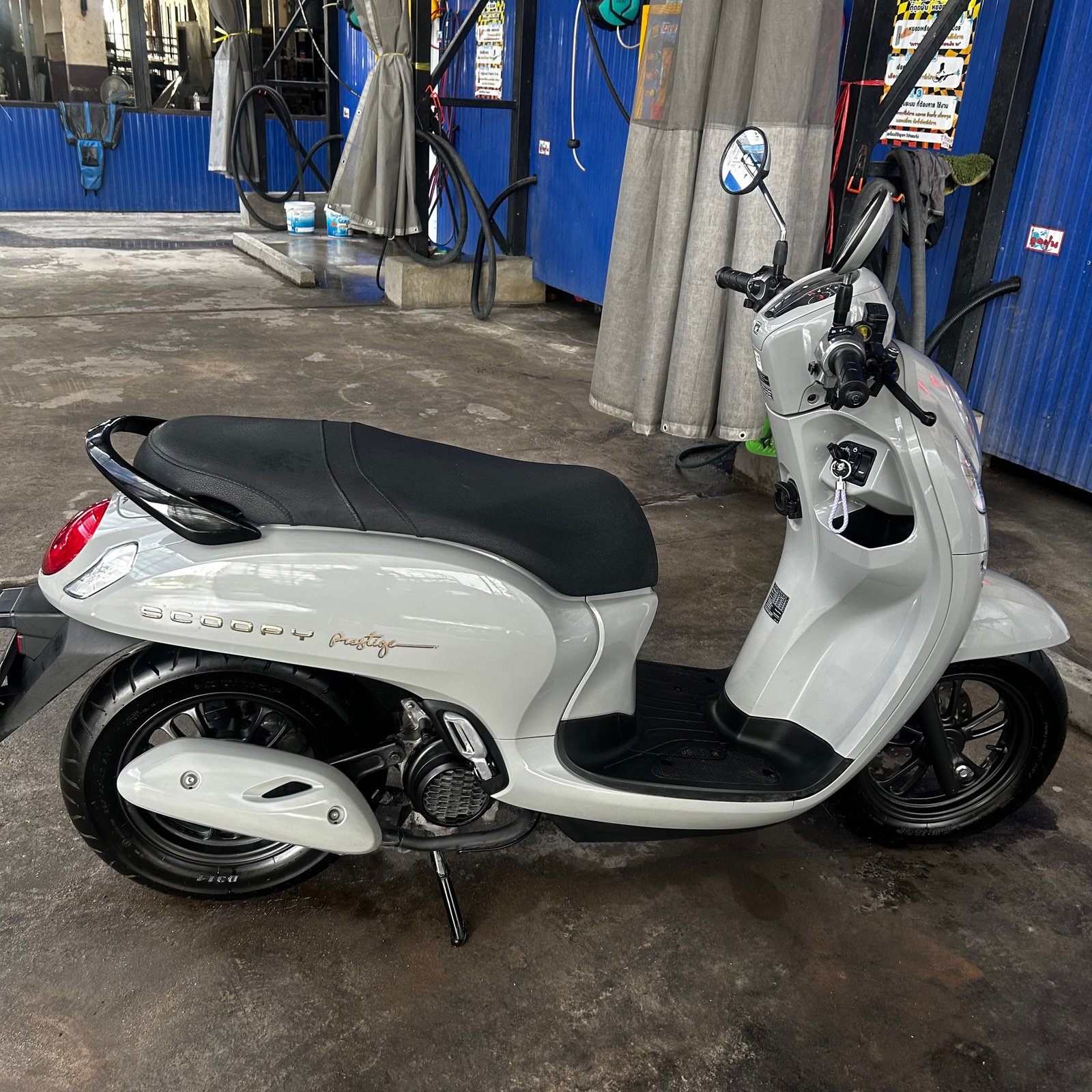 รถมอเตอร์ไซค์ Scoopy ปี2024 สีเทา รถมอเตอร์ไซค์ Scoopy ปี2024 สีเทา