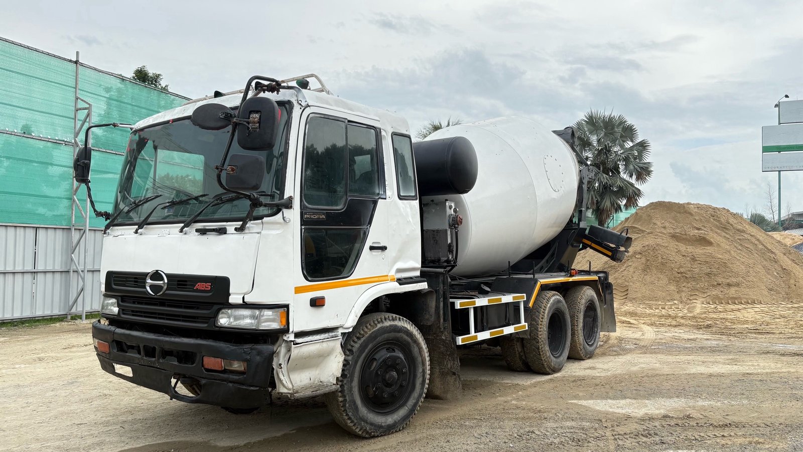 🎈 Hino profia เครื่อง k13 210 แรงม้า โม่ 7 คิว 6 เกียร์ธรรมดา 🎈 Hino profia เครื่อง k13 210 แรงม้า โม่ 7 คิว 6 เกียร์ธรรมดา