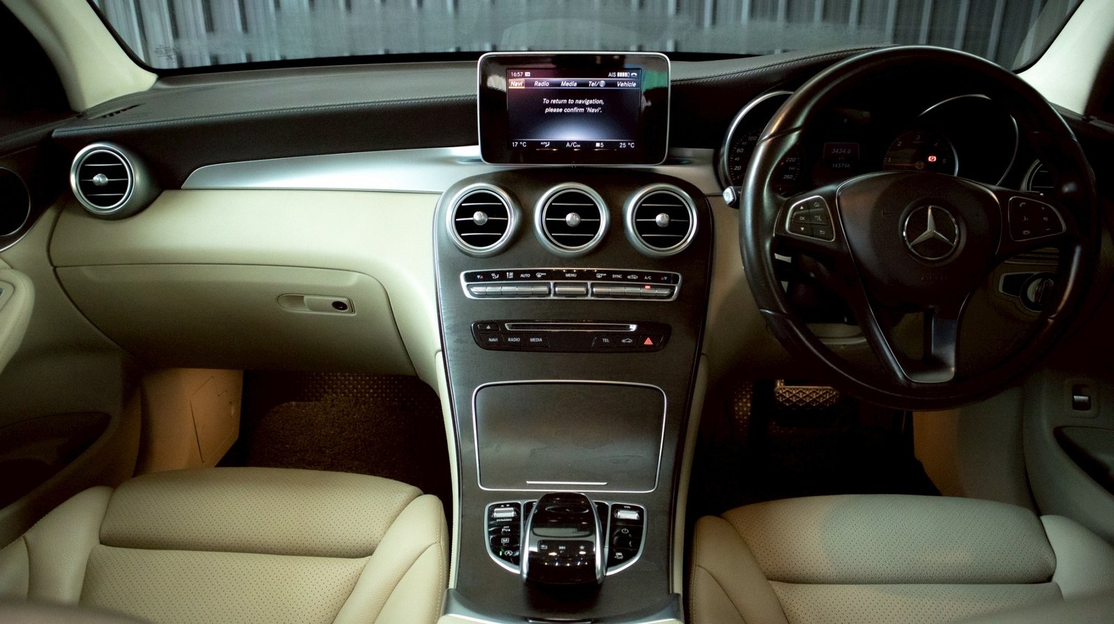 Mercedes-Benz GLC 250d 4MATIC ปี 2017 Mercedes-Benz GLC 250d 4MATIC ปี 2017