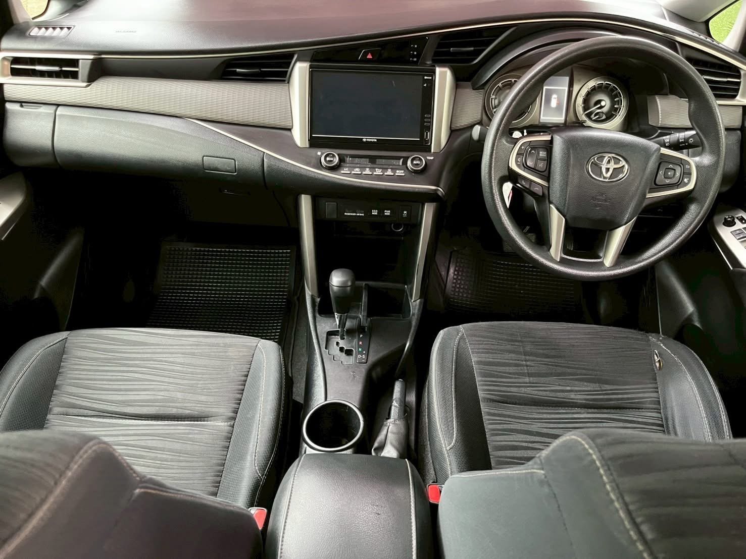 TOYOTA INNOVA CRYSTA 2.8 AT ปี 2021 TOYOTA INNOVA CRYSTA 2.8 AT ปี 2021