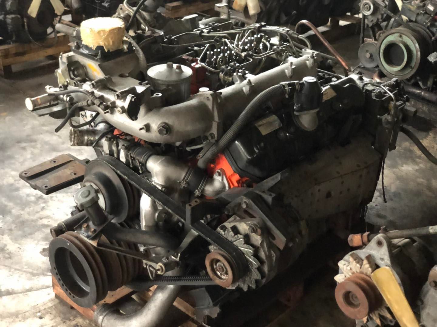 Isuzu 8PE1 V8 285 แรงม้า Isuzu 8PE1 V8 285 แรงม้า