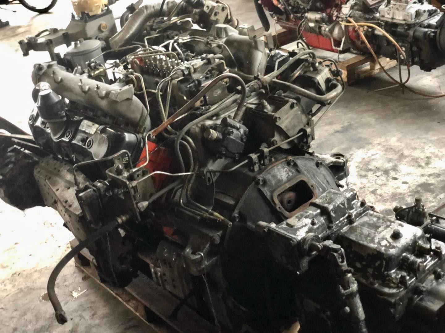 Isuzu 8PE1 V8 285 แรงม้า Isuzu 8PE1 V8 285 แรงม้า