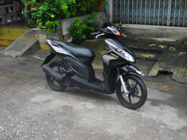 ขาย Honda Click 110i หัวฉีด ล้อแม็ก สวยเข้ม เครื่องดี ราคา 15000 บาท