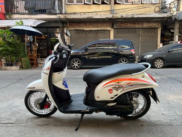 ขาย Honda Scoopy i หัวฉีด สวยเด่น เครื่องดีเยี่ยม ราคา 17000 บาท ขาย Honda Scoopy i หัวฉีด สวยเด่น เครื่องดีเยี่ยม ราคา 17000 บาท