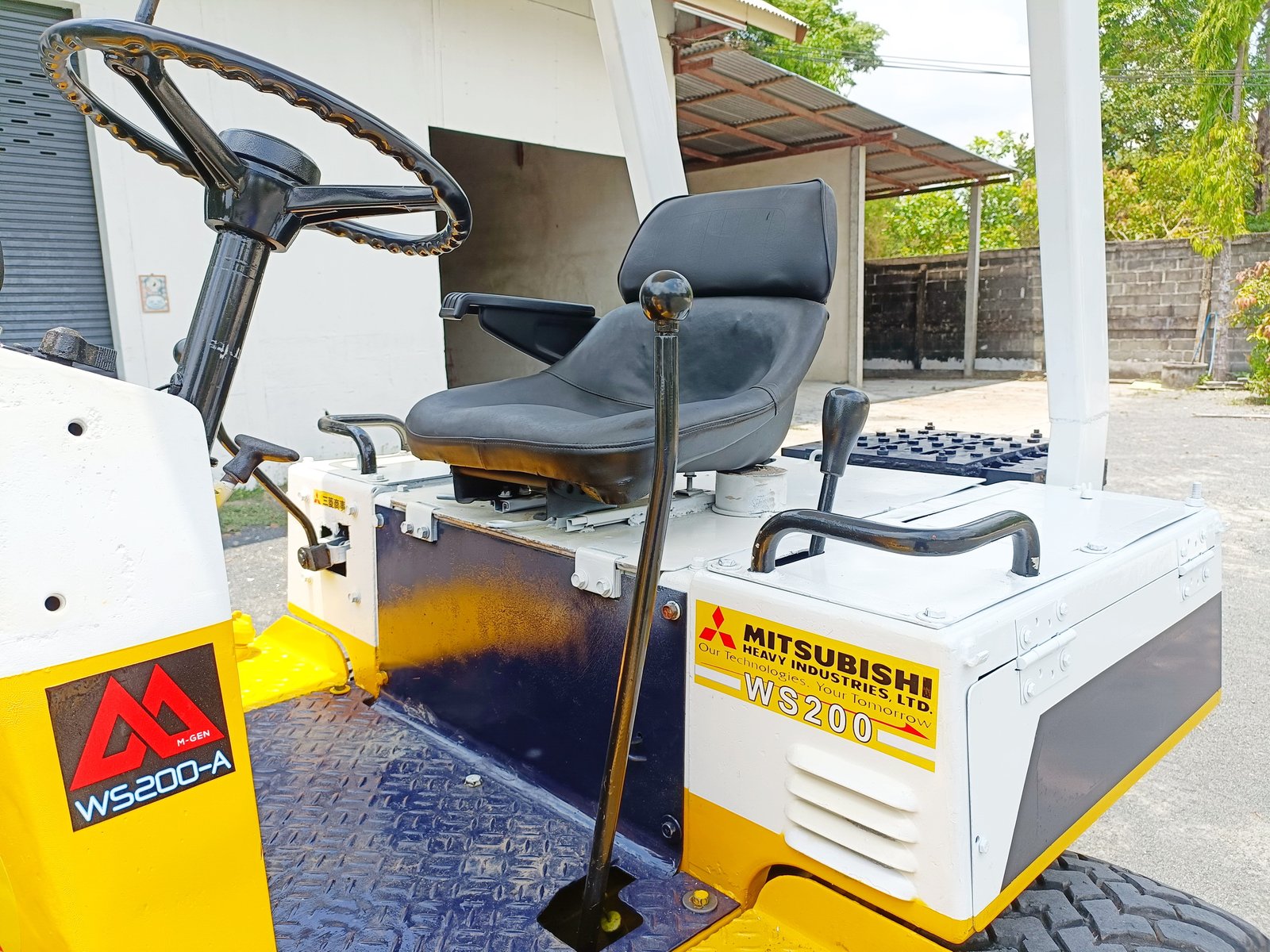 รถตักล้อยาง Mitsubishi WS200 ยกสูง 3.2 เมตร บุ้งกี๋ ขนาด 0.5 คิว