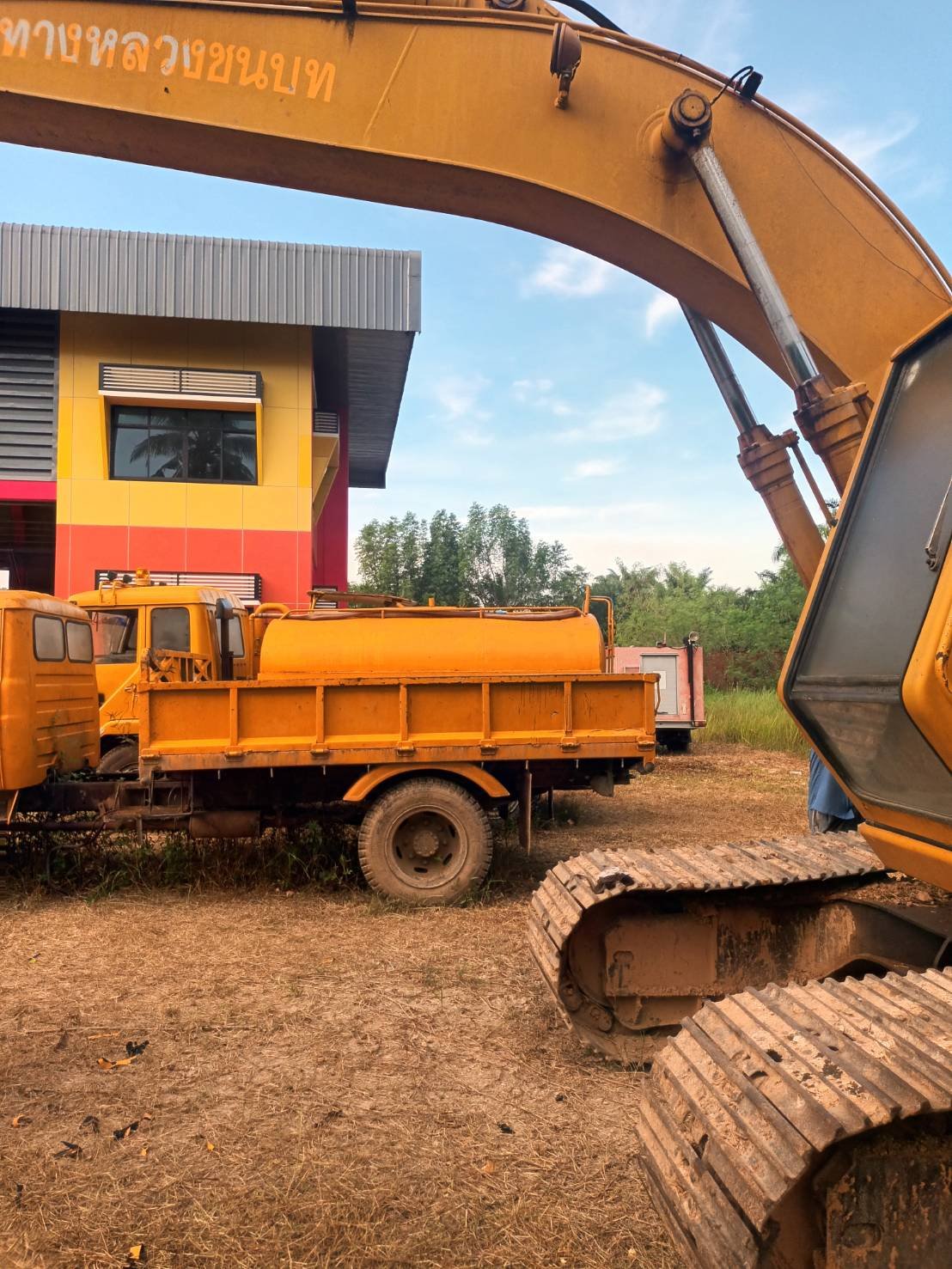 ขายรถแบคโฮ SUMITOMO LS2800 F2 เท่ารถขนาด 200 ขายรถแบคโฮ SUMITOMO LS2800 F2 เท่ารถขนาด 200