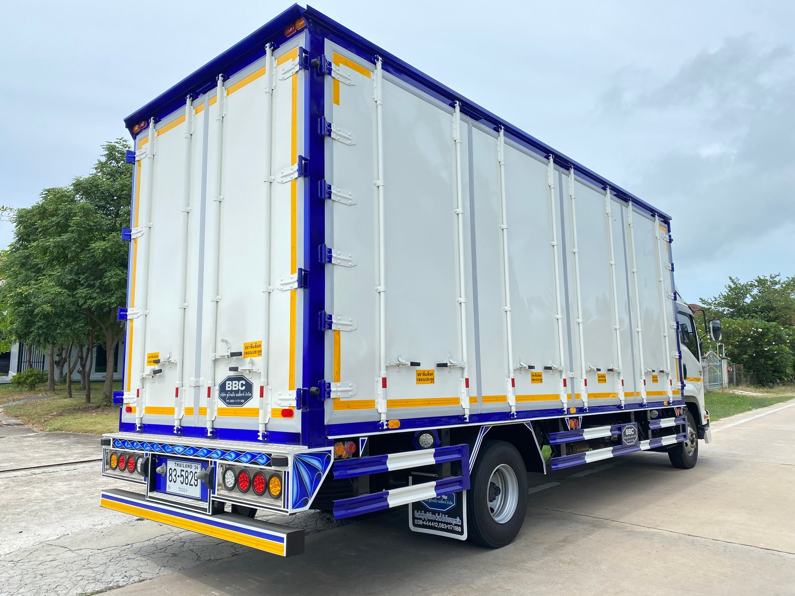 6 ล้อ ตู้อลูมิเนียม 10 บาน ISUZU FRR190 แรงม้า ปี2567 ความยาว 6.599 เมตร