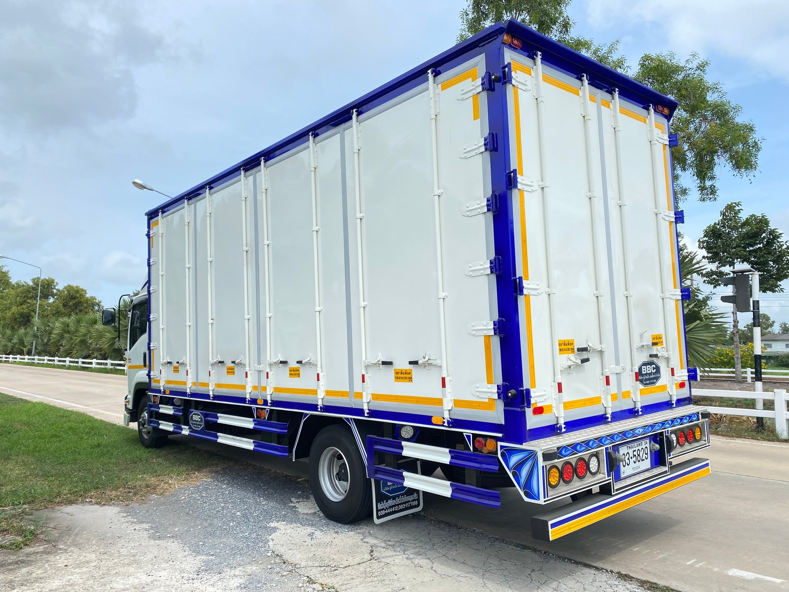 6 ล้อ ตู้อลูมิเนียม 10 บาน ISUZU FRR190 แรงม้า ปี2567 ความยาว 6.599 เมตร