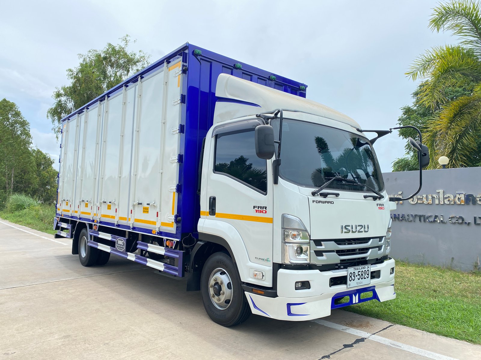 6 ล้อ ตู้อลูมิเนียม 10 บาน ISUZU FRR190 แรงม้า ปี2567 ความยาว 6.599 เมตร