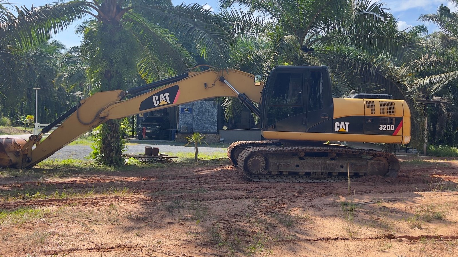 CAT 320D ใช้งานน้อย CAT 320D ใช้งานน้อย
