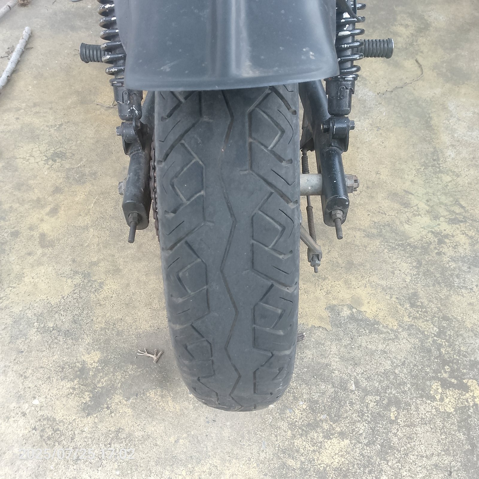 ขายรถคัสต้อม Kawasaki boss175 พร้อมเล่มทะเบียน ยางใหม่หน้าหลัง ขายรถคัสต้อม Kawasaki boss175 พร้อมเล่มทะเบียน ยางใหม่หน้าหลัง