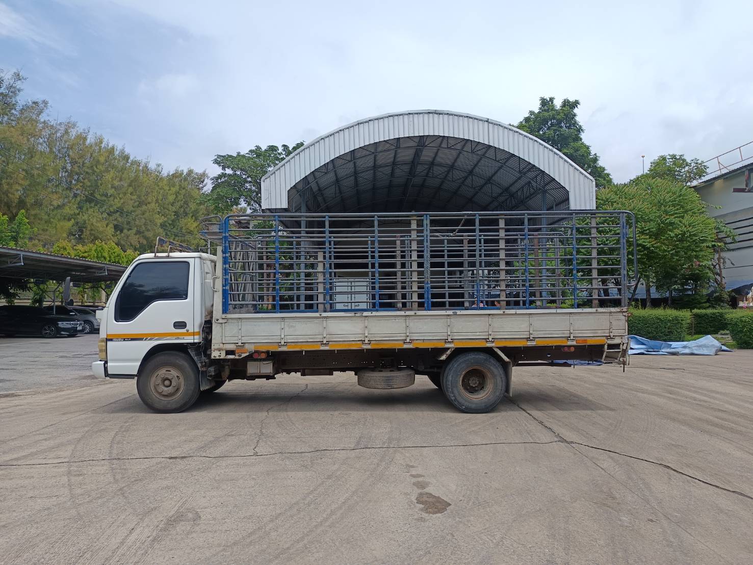 รถบรรทุก 6 ล้อ ISUZU ELF130 แรงม้า ปี49 กระบะคอกเหล็ก