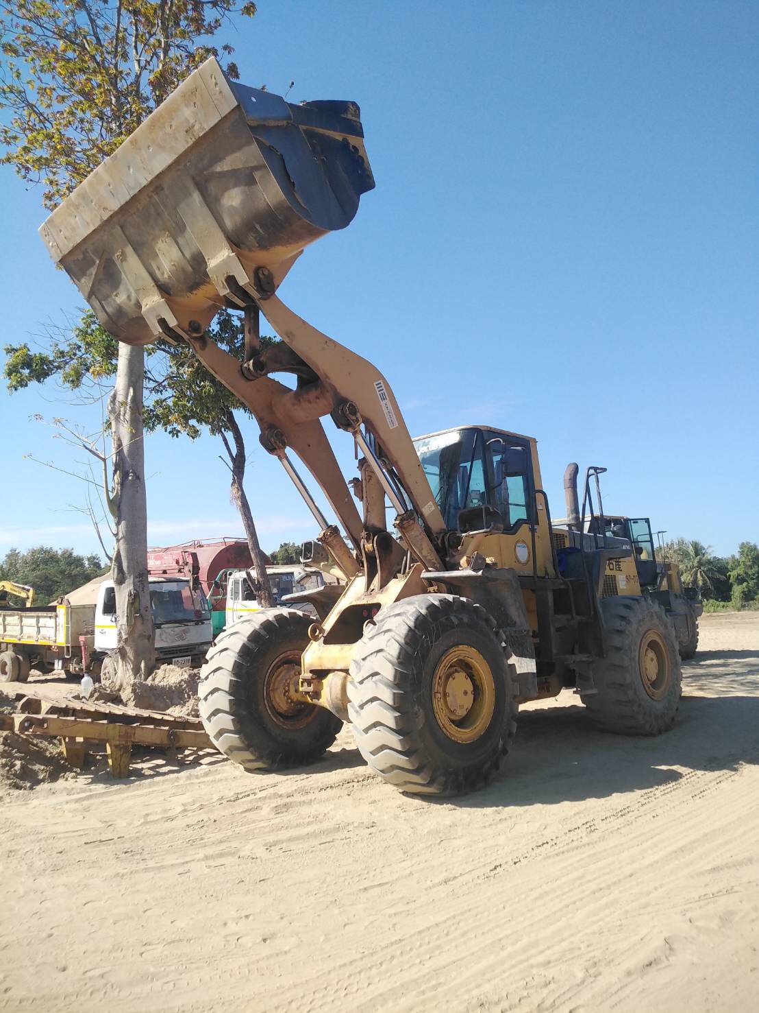ขายด่วน รถตักล้อยาง KOMATSU WA400-3 สภาพดีมาก เอกสารพร้อม ติดต่อด่วน 0910617179