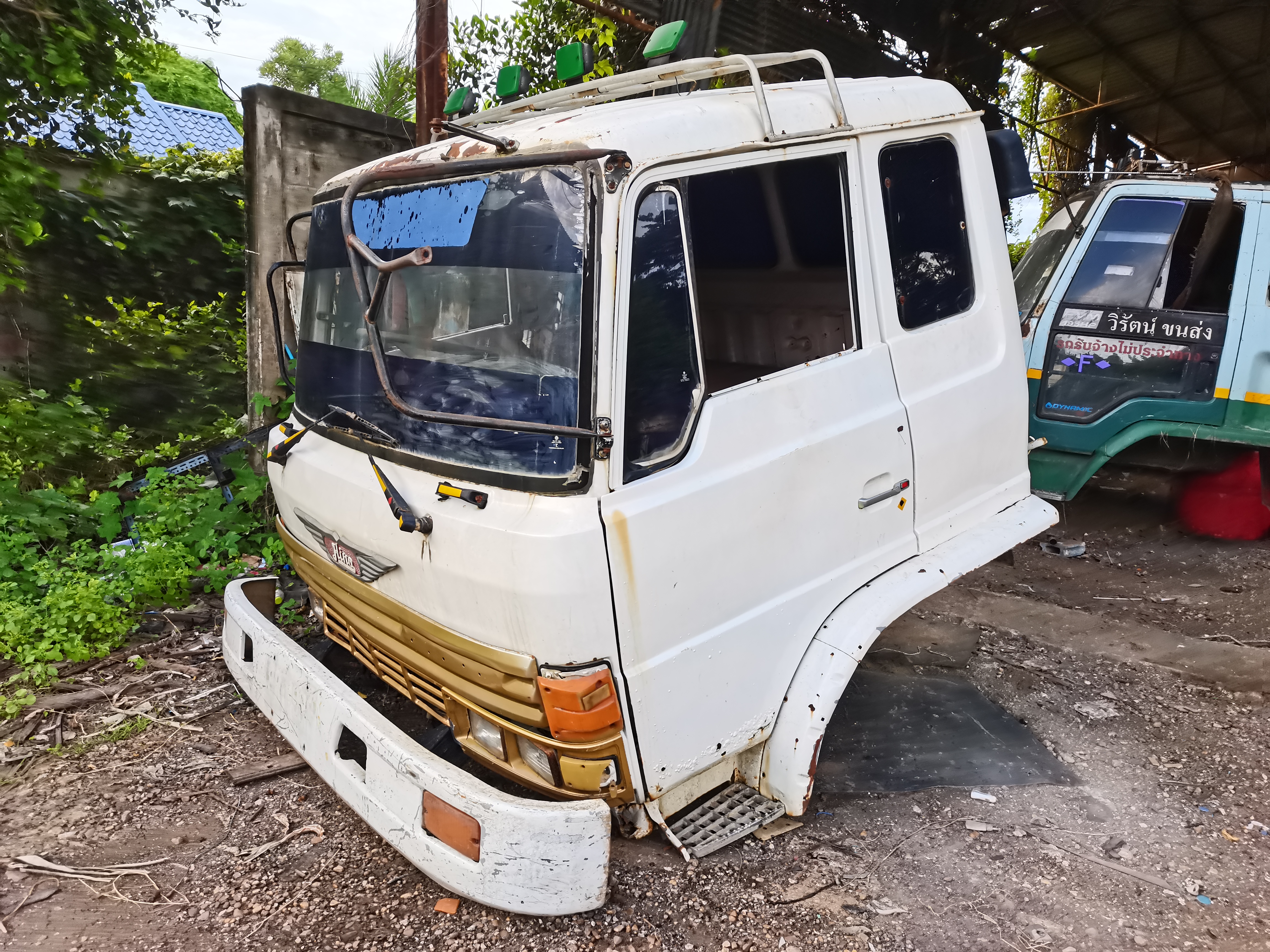 ขายหัวHINO  F18  สภาพเดิมๆอุปกรณ์ครบ
ขาหน้า ขาหลัง กันชน กรองหลังเก๋ง ยกใส่รถได้เลย ราคาถูก 17000
นิวัฒน์085-5085008