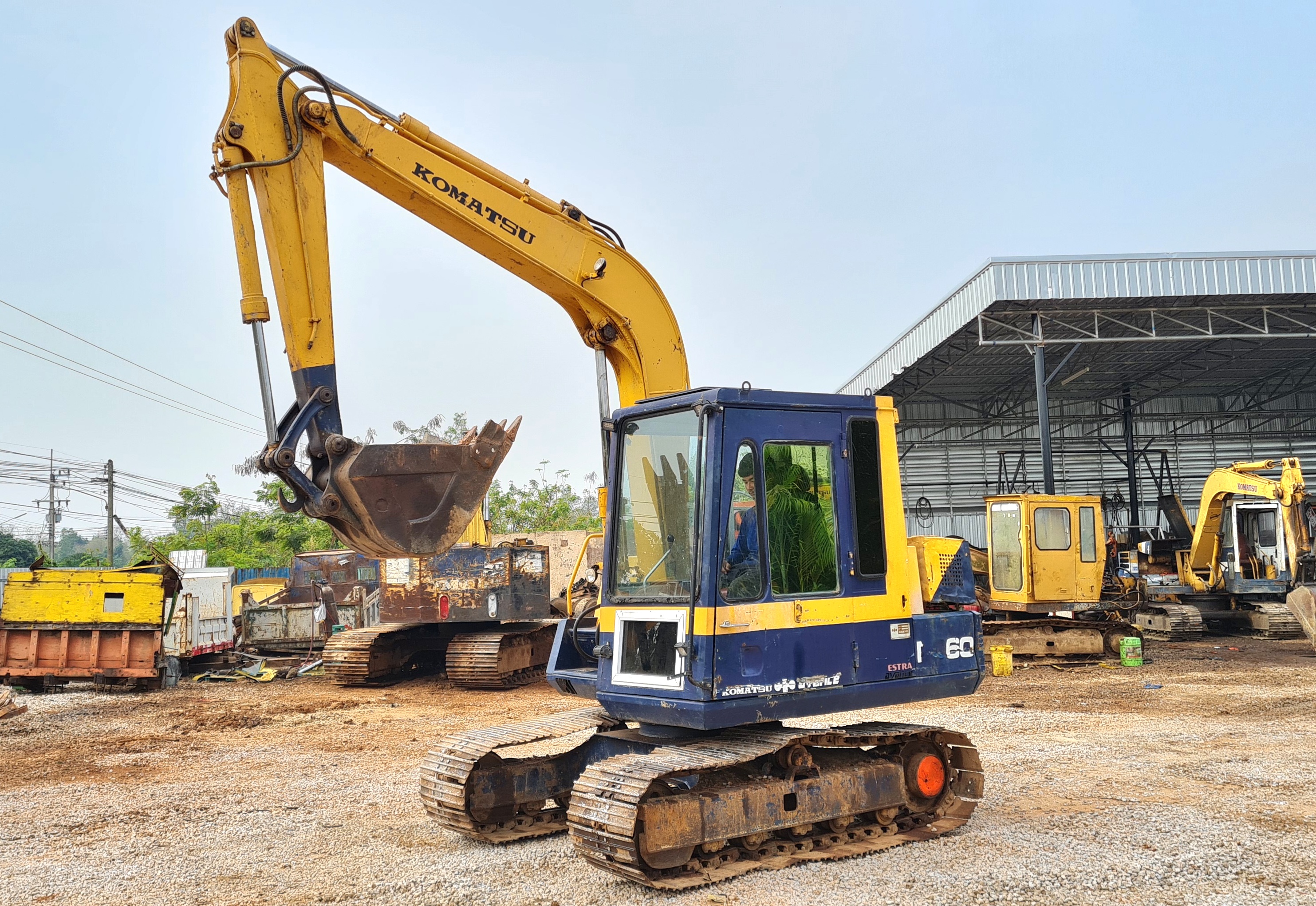 ขาย แบคโฮ KOMATSU PC60 - 5 สภาพพร้อมใช้งานครับ ขาย แบคโฮ KOMATSU PC60 - 5 สภาพพร้อมใช้งานครับ