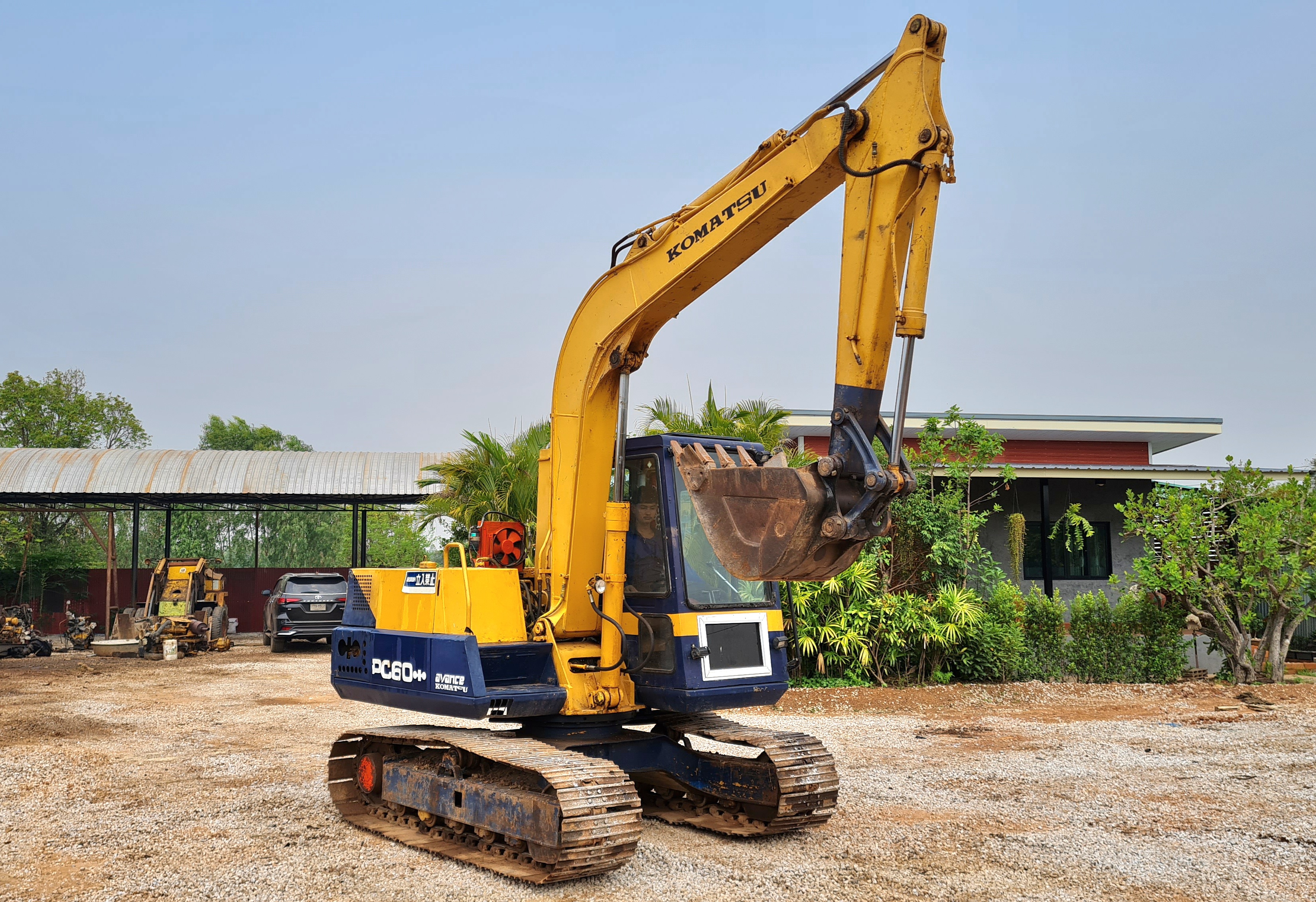ขาย แบคโฮ KOMATSU PC60 - 5 สภาพพร้อมใช้งานครับ ขาย แบคโฮ KOMATSU PC60 - 5 สภาพพร้อมใช้งานครับ