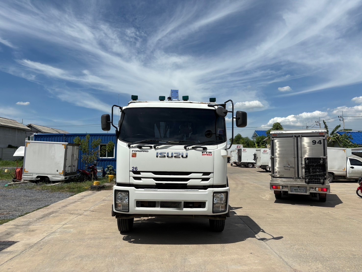 6ล้ออีซูซุFTR240คอมมอลเรลเป็นตัว10น้อต เครนtananoรุ่นzt5ตัน5ปลอก สภาพค่อนข้างใหม่ครับ