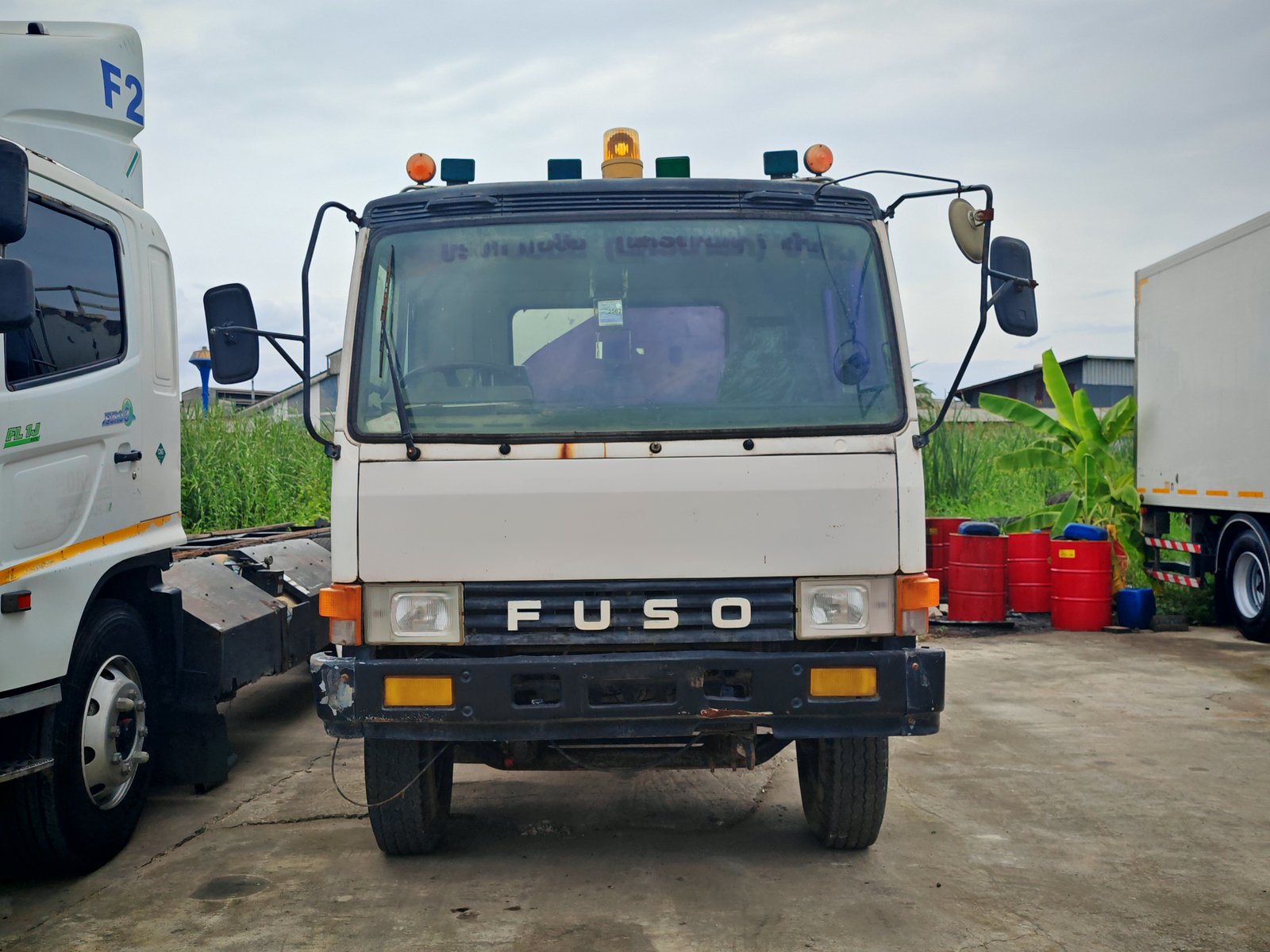 ♨️______รถแทงค์น้ำ 10 ล้อ 2 เพลา FUSO 160 แรงม้า แทงค์มีปืนและสเปรย์ท้าย
